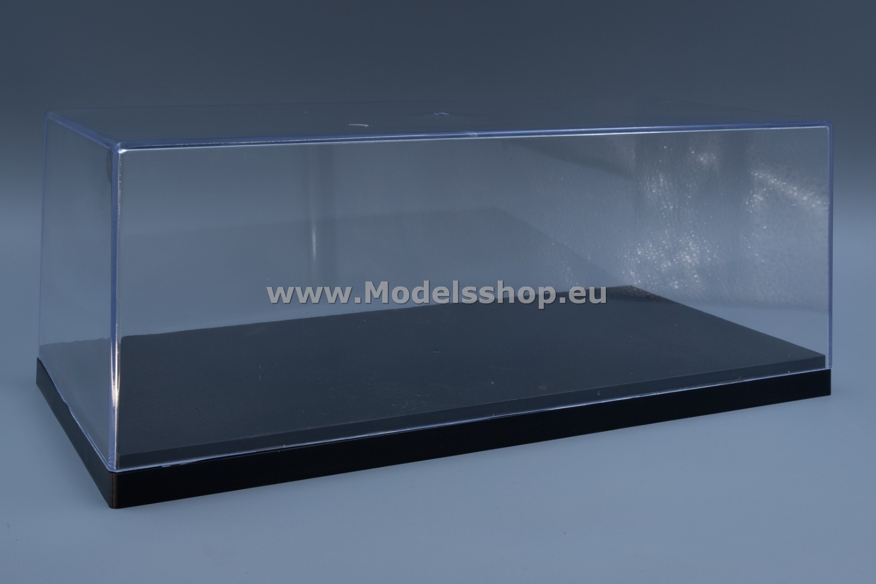 Show case for 1:18, actual size: 34cm x 16cm x 11cm (model not included!)