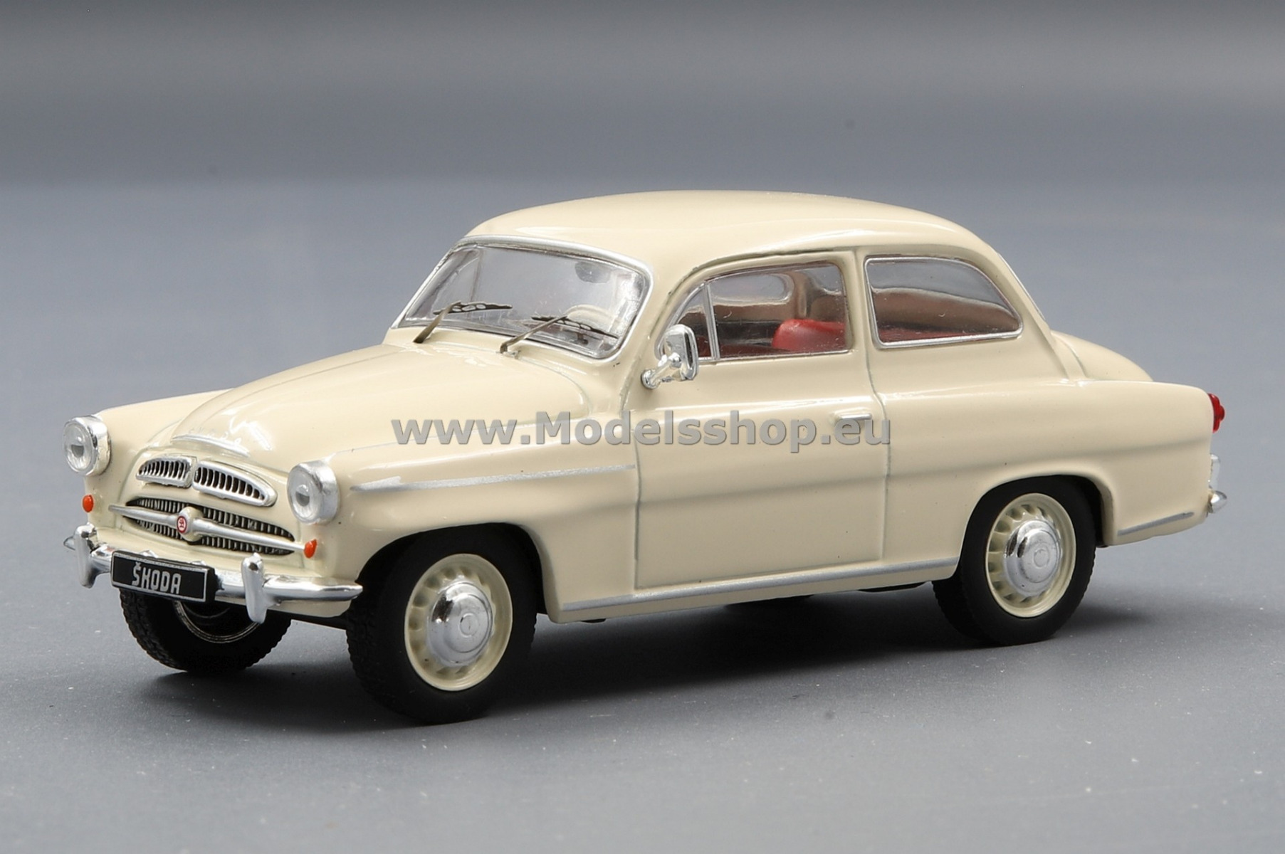 IXO CLC370N Skoda 440 Spartak, 1955 /beige/
