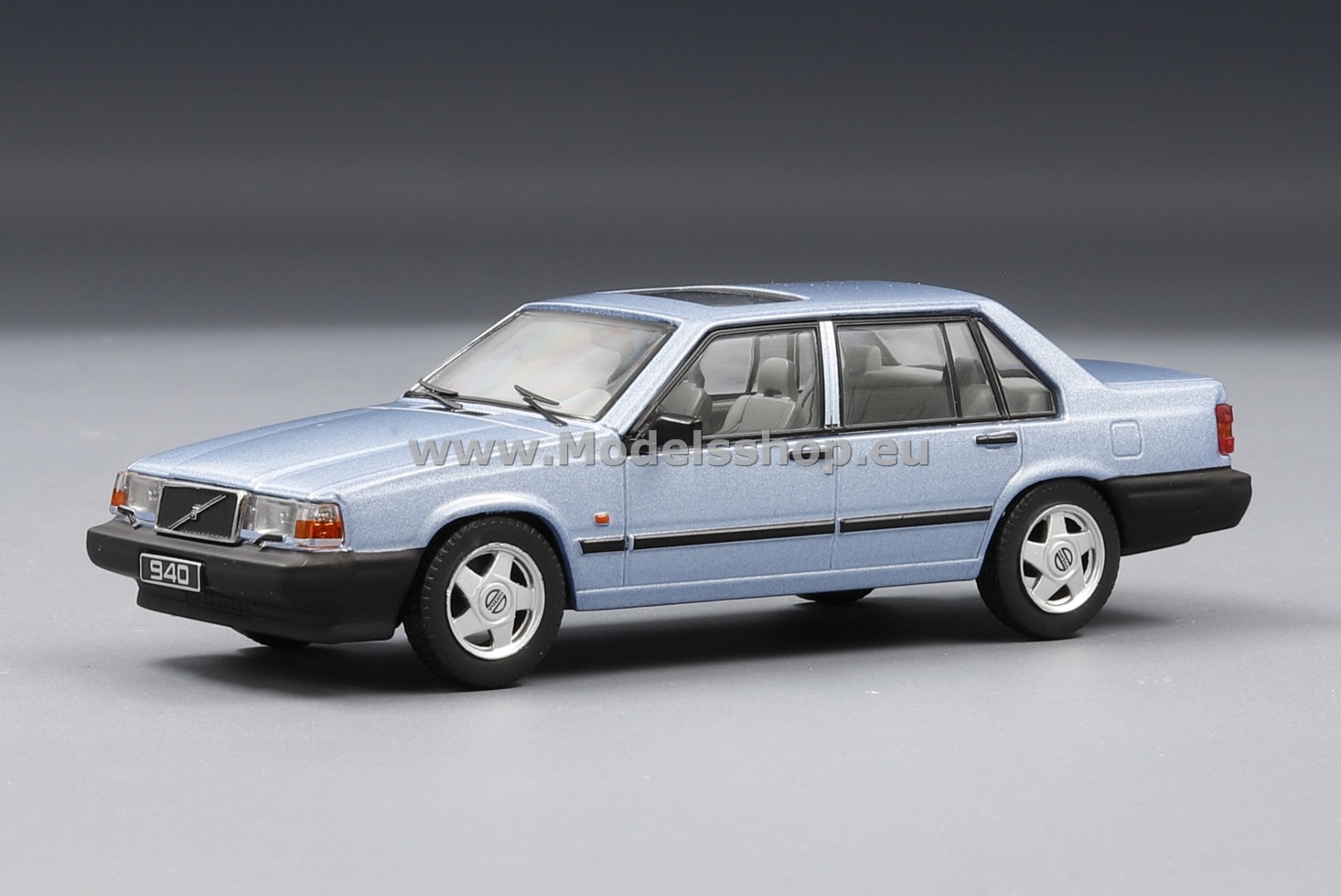 Volvo 940 Turbo, 1990 / light blue metallic/