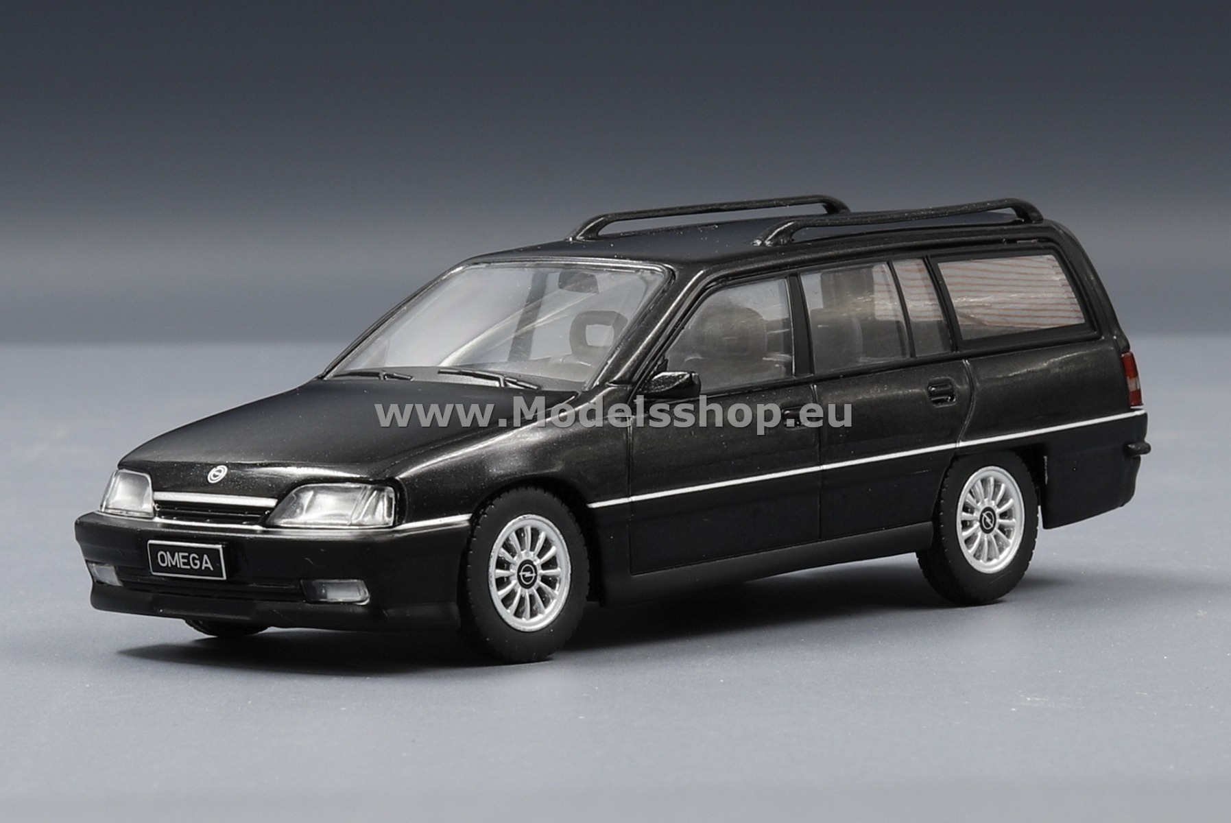 IXOCLC444N.22 Opel Omega A2 Caravan, 1990 /black/