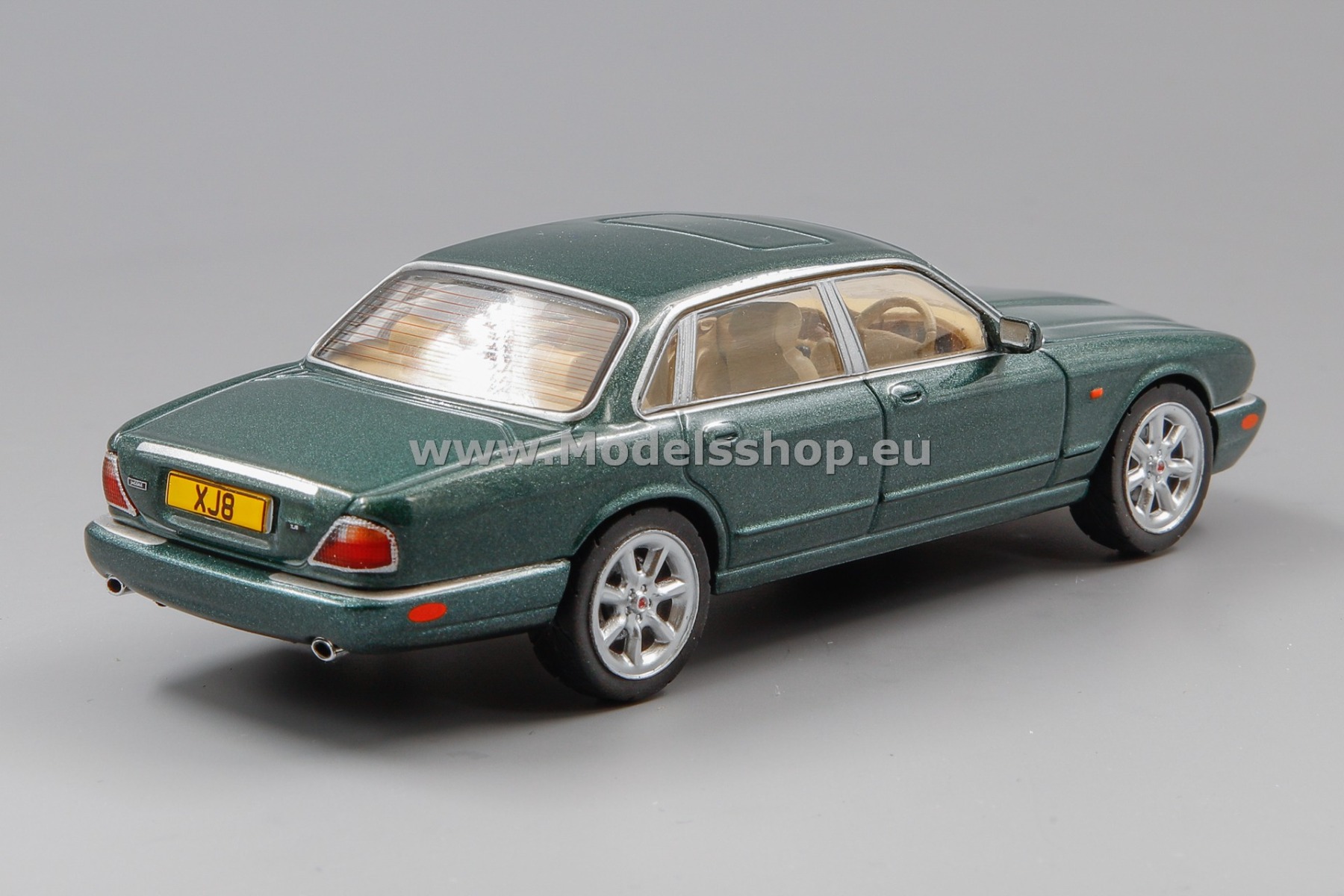Jaguar XJ8 (X 308), RHD, 1998 /dark green - metallic/ Jaguar XJ8 (X 308), RHD, 1998 /dark green - metallic/