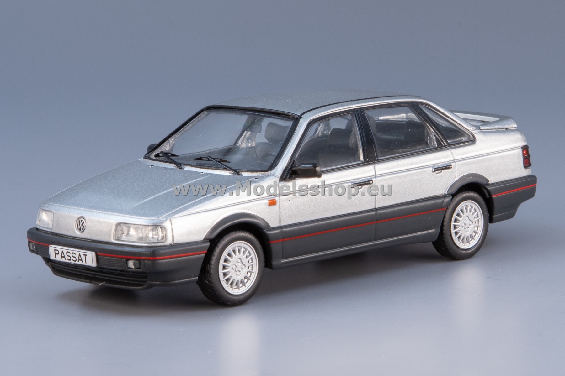 IXO CLC517N.22 Volkswagen Passat GT, 1988 /silver/
