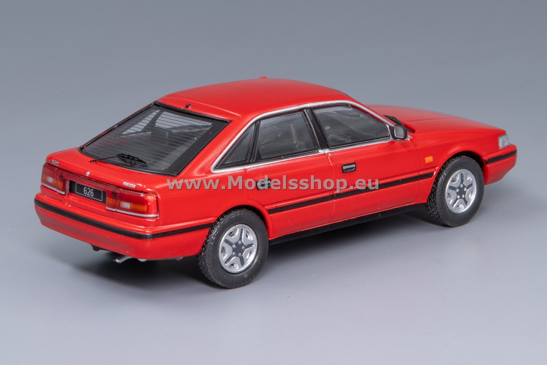 IXO CLC520N.22 Mazda 626 hatchback, 1987 /red/