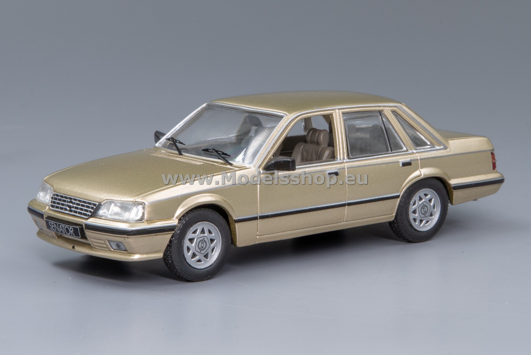 IXO CLC521N.22 Opel Senator A2, 1983 /light beige metallic/