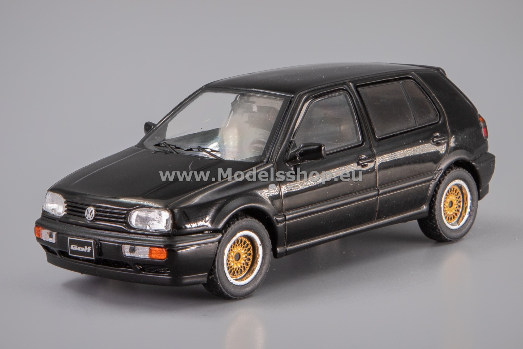 IXO CLC525N.22 Volkswagen Golf III custom, 1993 /black/