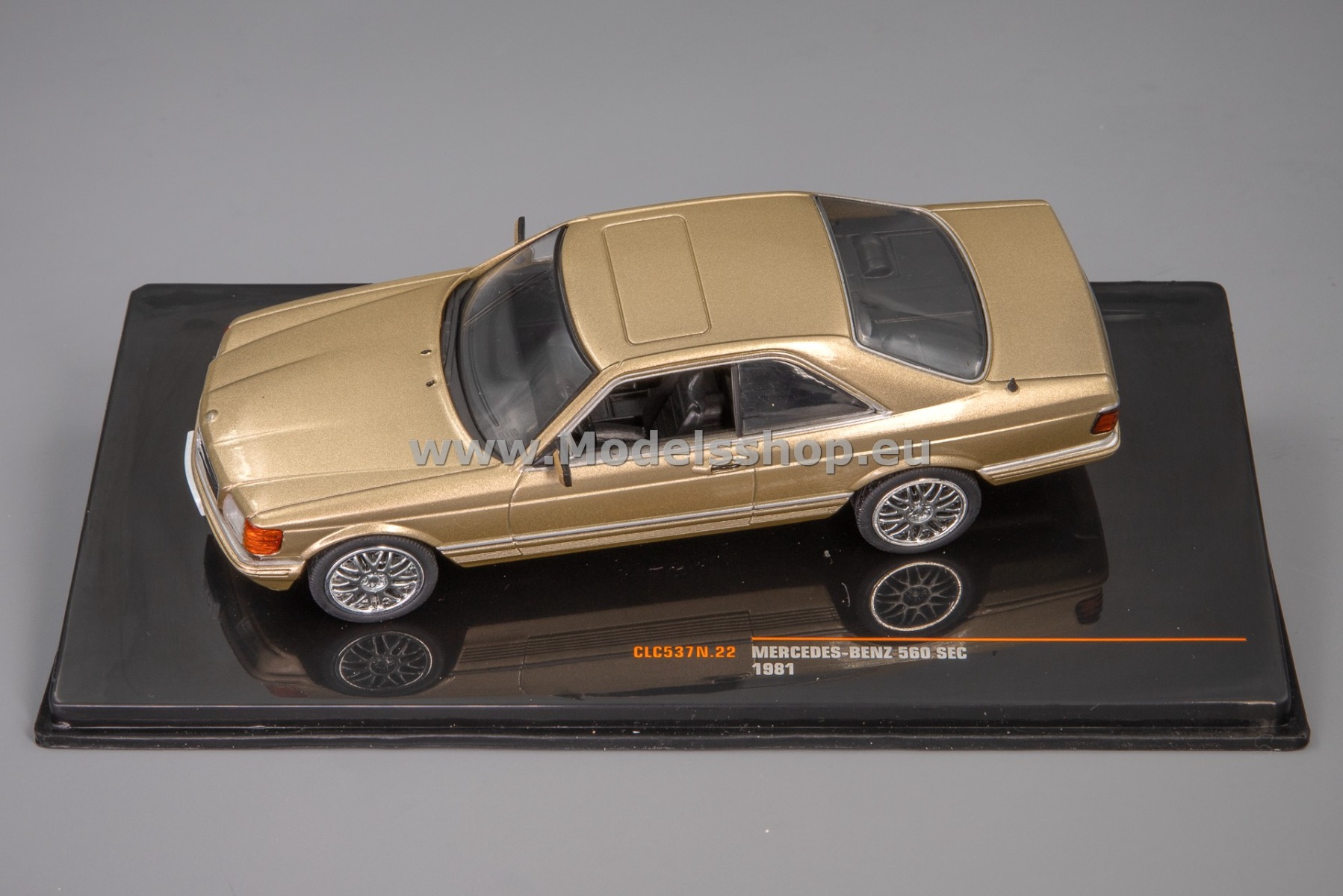 IXOCLC537N.22 Mercedes-Benz 560 SEC (C126), 1981 /beige