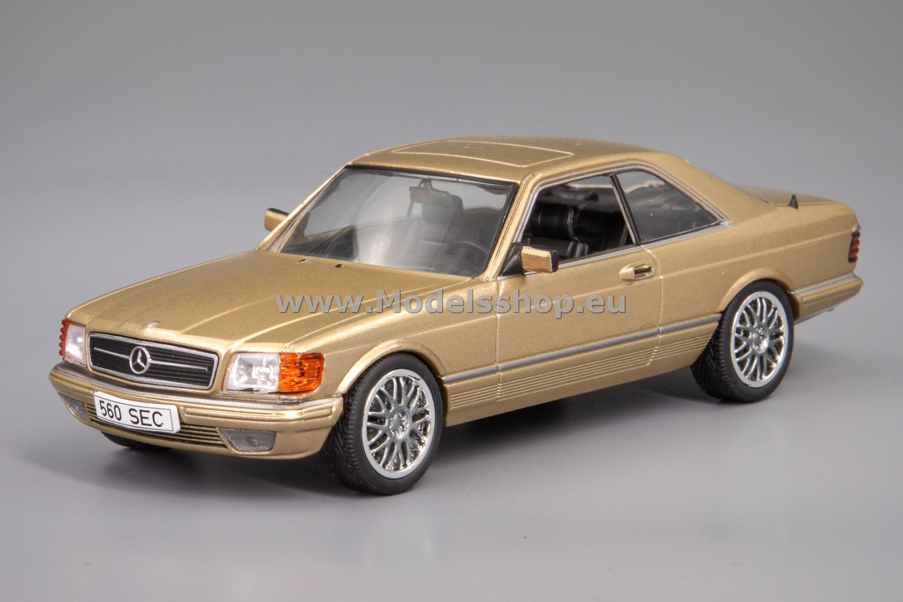 IXOCLC537N.22 Mercedes-Benz 560 SEC (C126), 1981 /beige - metallic/