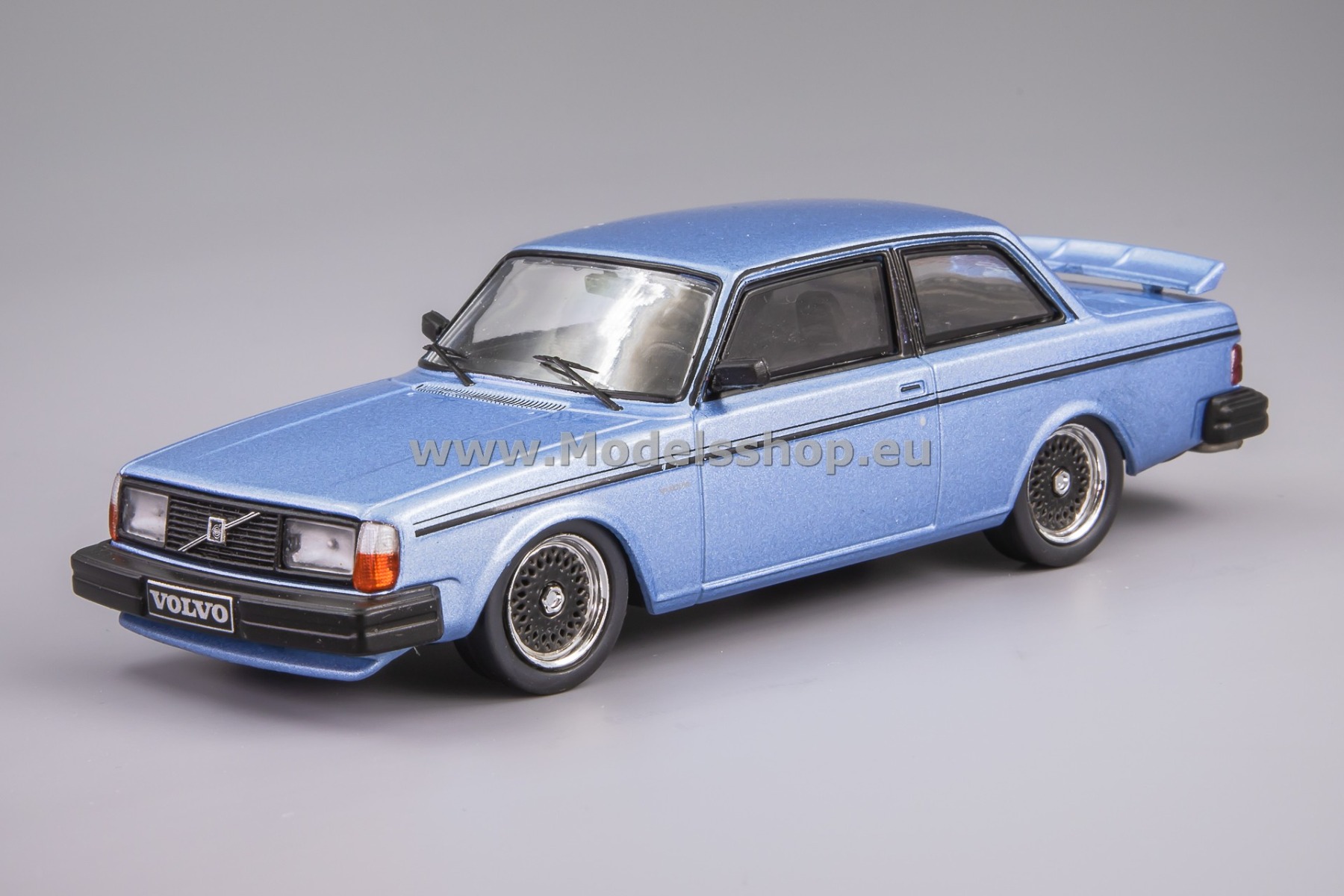 IXOCLC550N.22 Volvo 240 Turbo Custom, 1980 /light blue metallic/