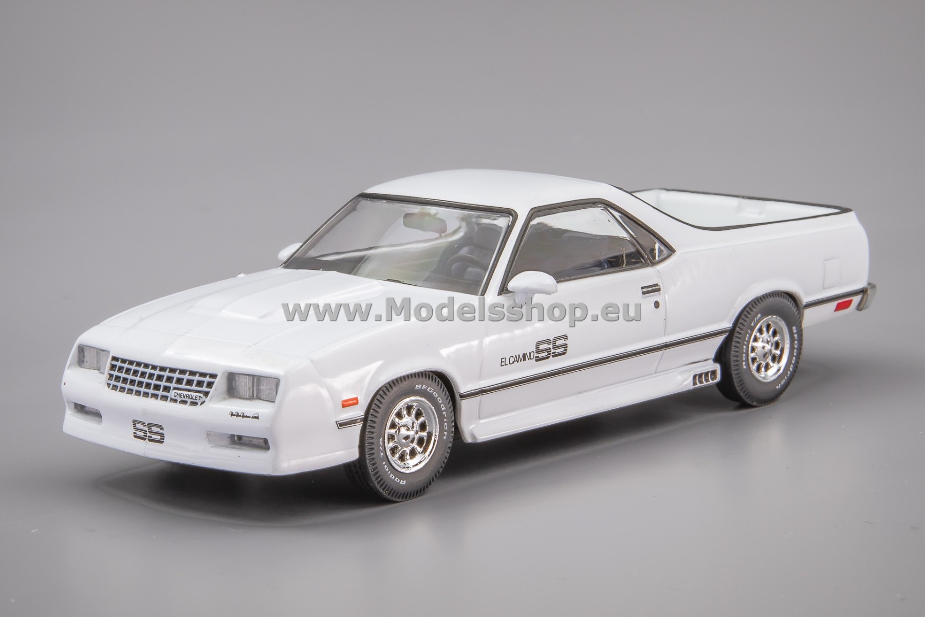 IXOCLC560N.22 Chevrolet El Camino SS, 1987 /white/