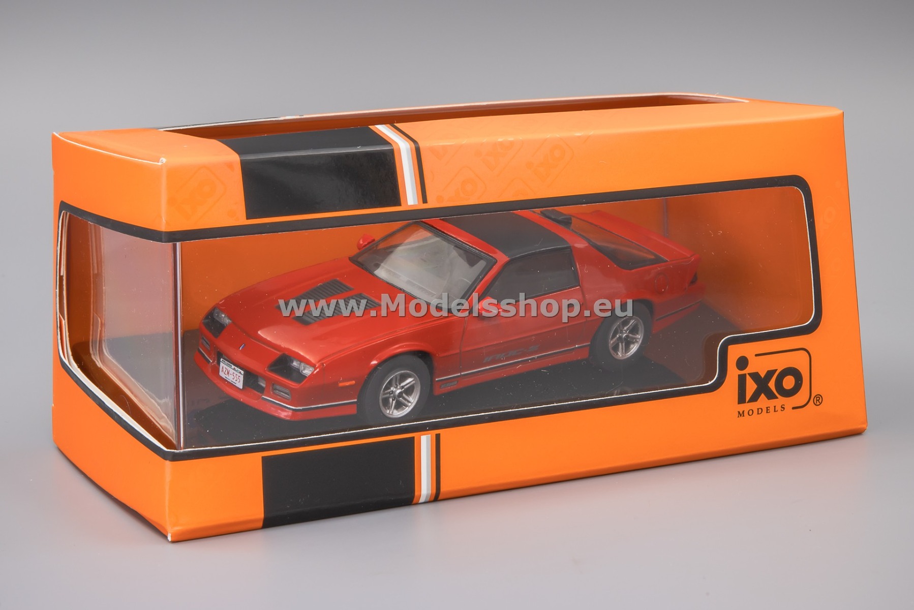 IXOCLC562N.22 Chevrolet Camaro IROC-Z, 1986 /red/