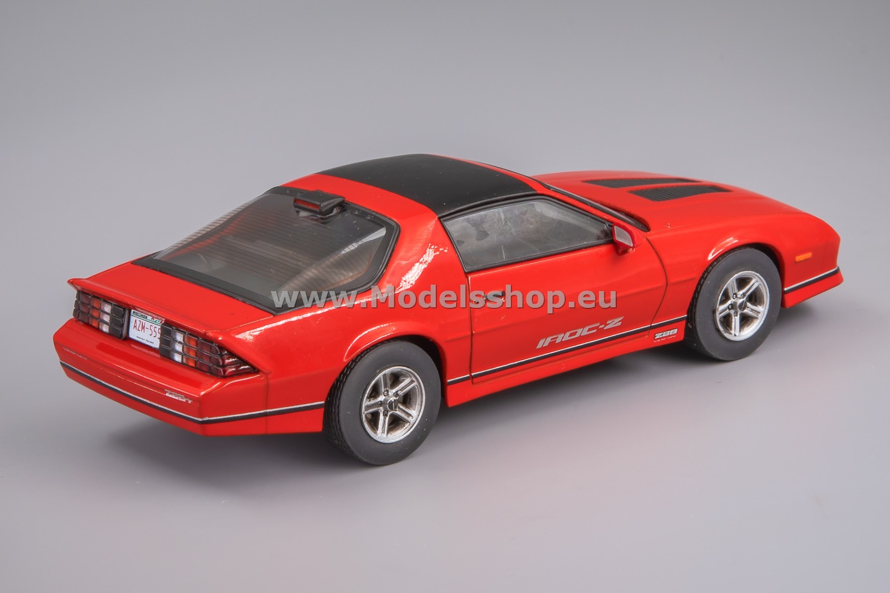 IXOCLC562N.22 Chevrolet Camaro IROC-Z, 1986 /red/