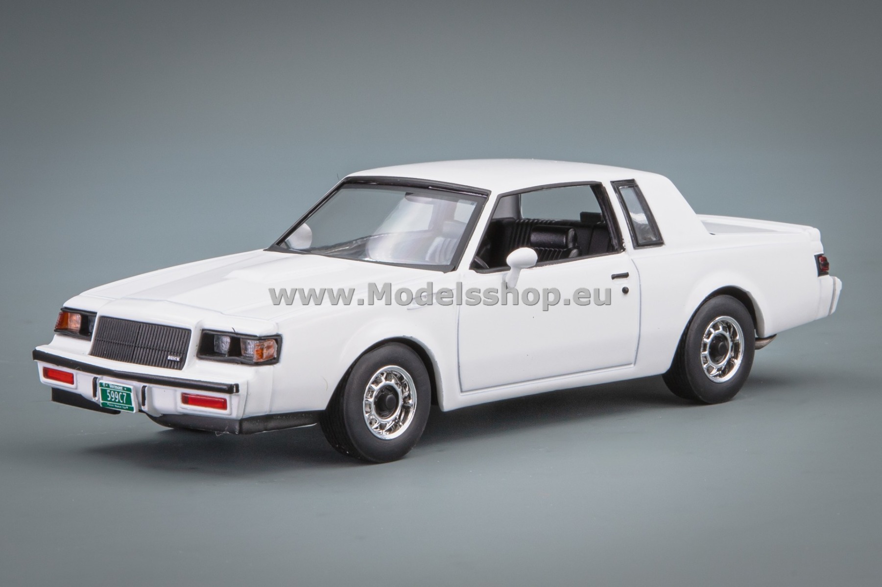 IXOCLC576N.22 Buick Grand National, 1987 /white/