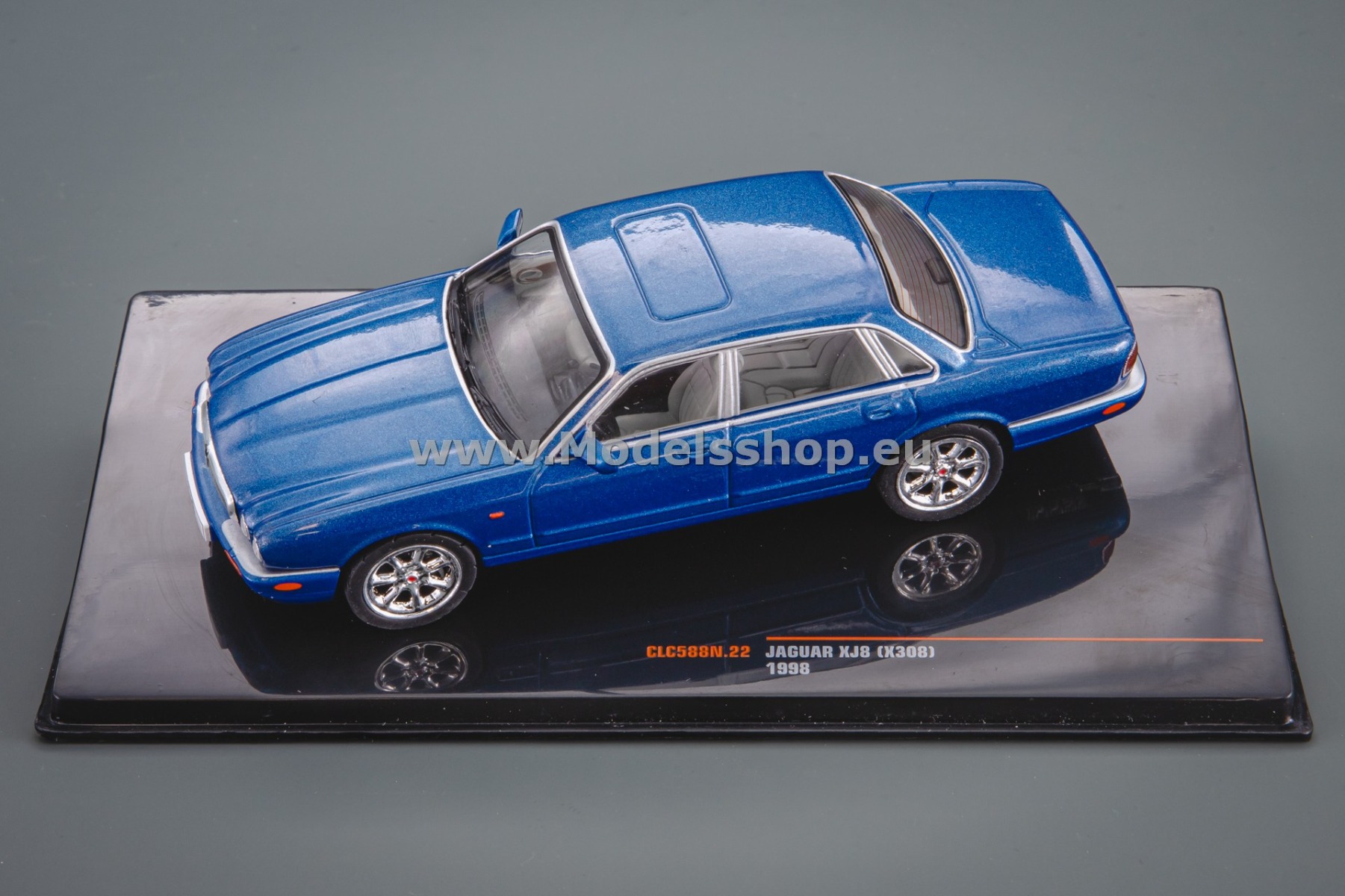 IXOCLC588N.22 Jaguar XJ8 (X308), 1998 /blue metallic/ - Foto 3 di 4