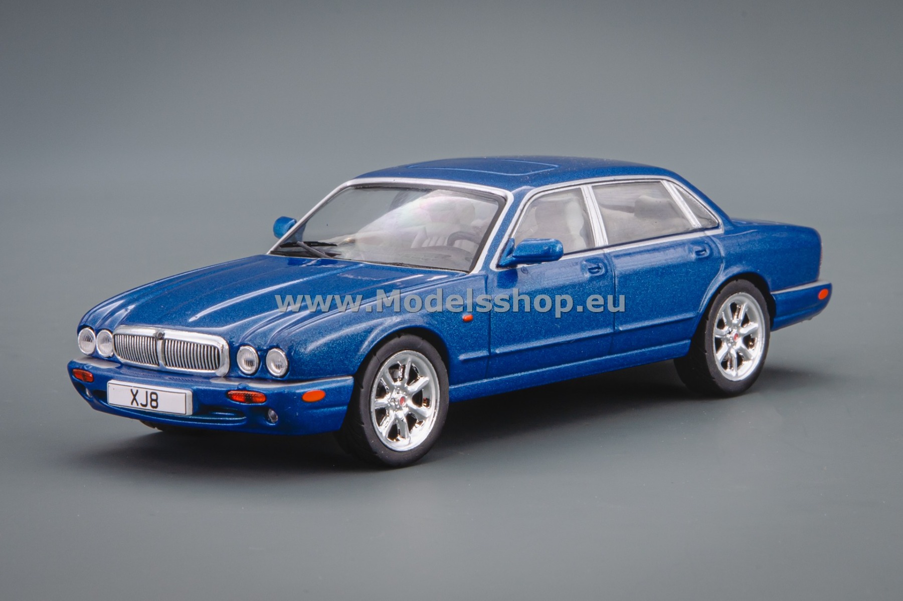 IXOCLC588N.22 Jaguar XJ8 (X308), 1998 /blue metallic/ - Foto 1 di 4