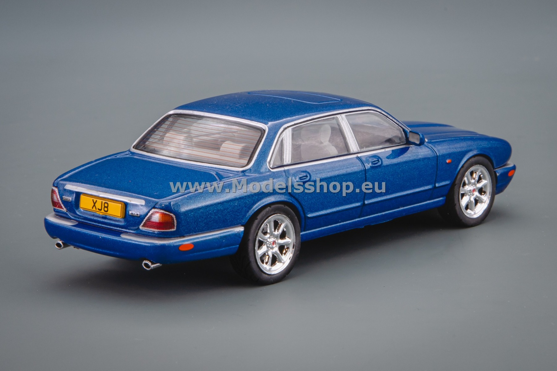 IXOCLC588N.22 Jaguar XJ8 (X308), 1998 /blue metallic/ - Foto 2 di 4