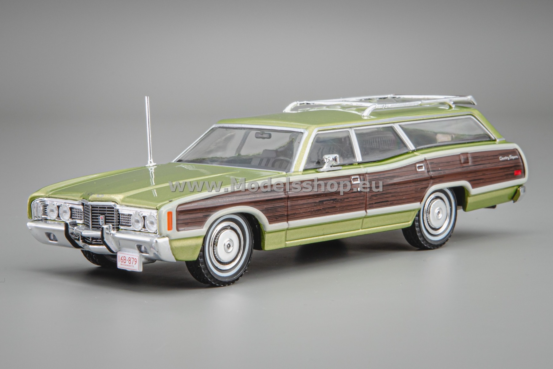 IXOCLC608N.22 Ford LTD Country Squire, 1972 /light green metallic/