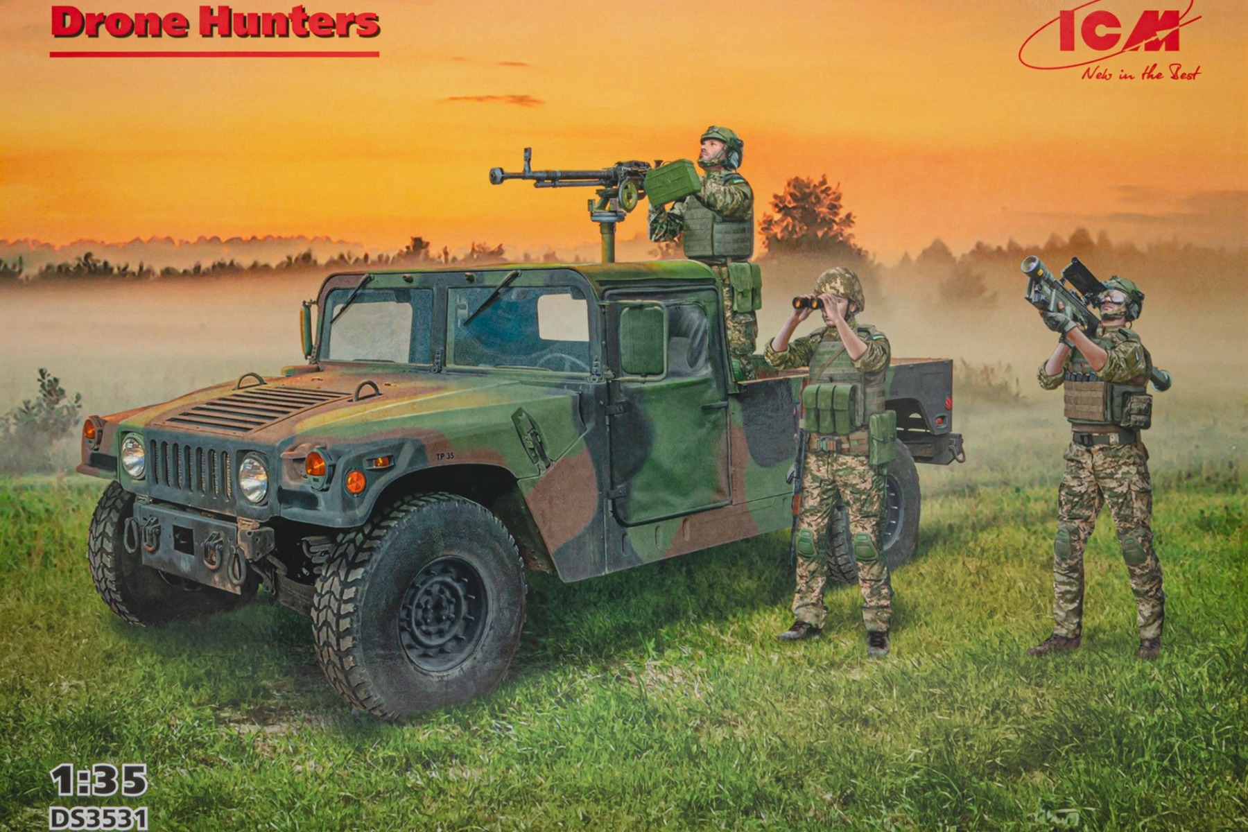 ICMDS3531 Drone Hunters, Humvee M1097A2 with figurines, model kit