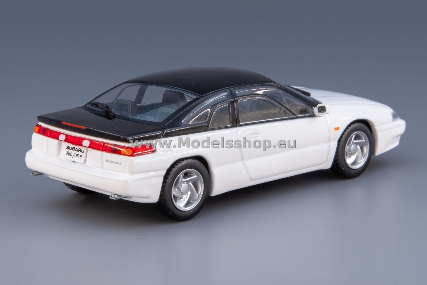 DNA 1/18 スバル アルシオーネ SVX 1991 (バルセロナレッド) DNA COLLECTIBLES SUBARU ALCYONE SVX 1991 BARCELONA RED 1/18 Scale