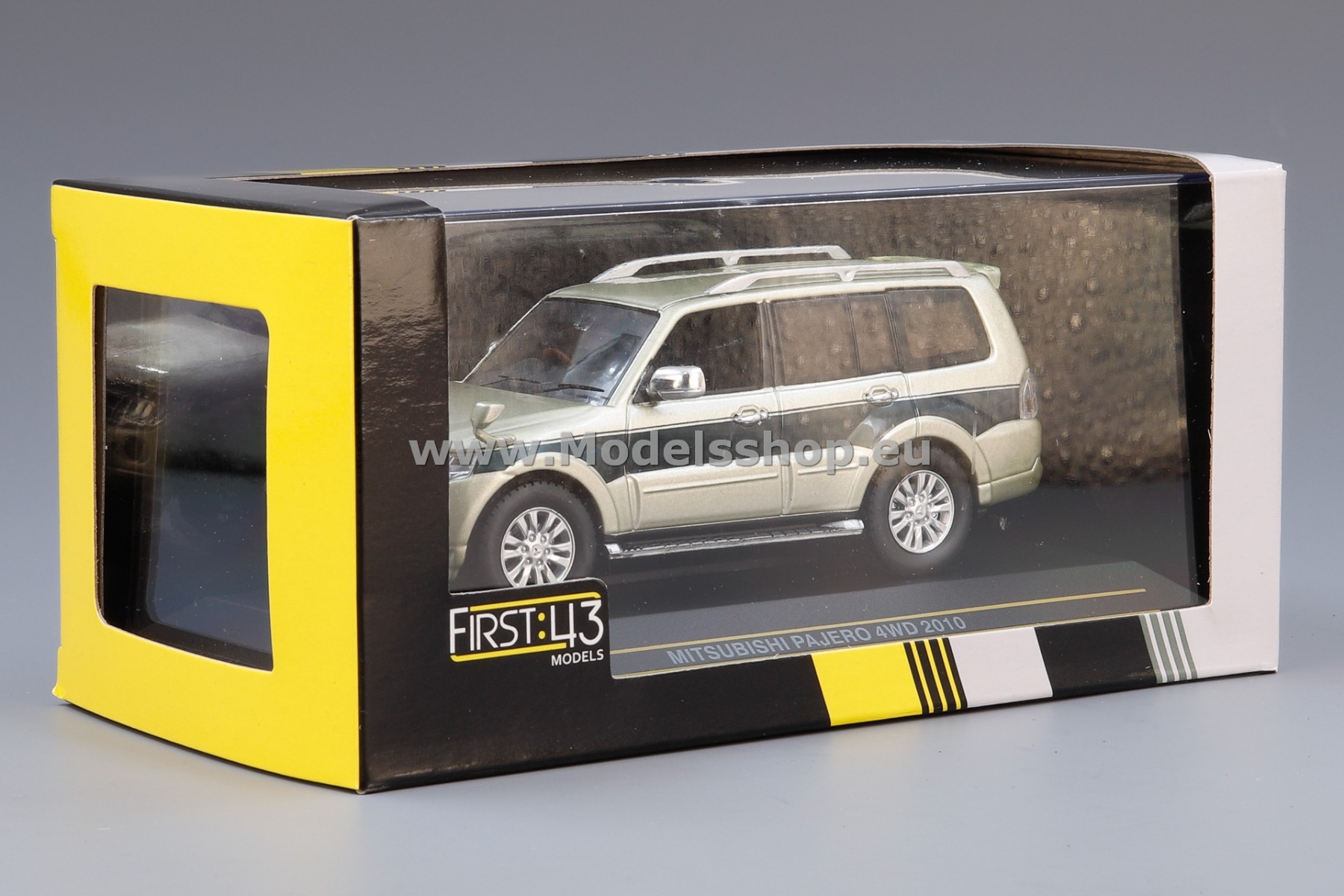 Mitsubishi Pajero 4WD, 2010, RHD /light green metallic Mitsubishi Pajero 4WD, 2010, RHD /light green metallic