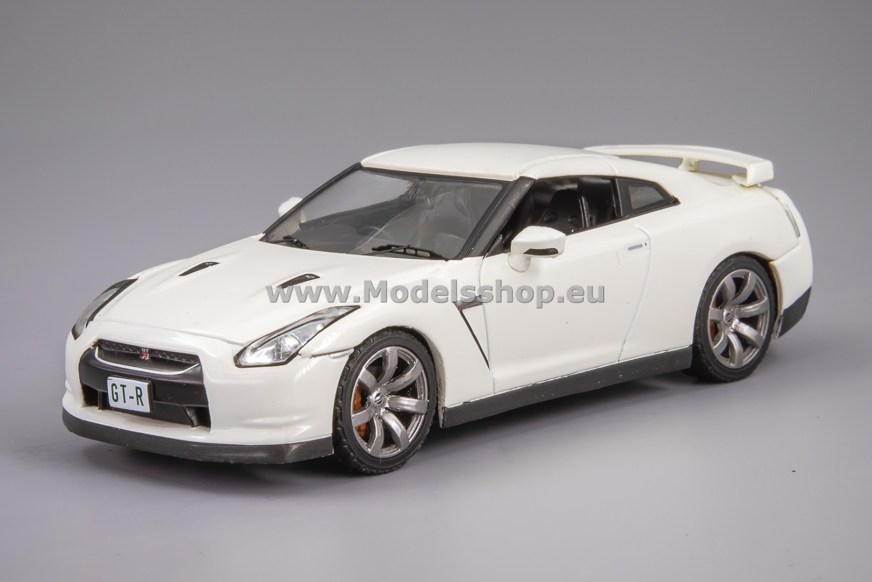F43-157 Nissan Gt-R (R35), Coupe, 2008 /pearl-white/