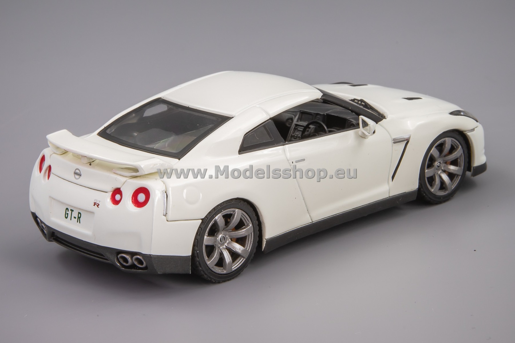 F43-157 Nissan Gt-R (R35), Coupe, 2008 /pearl-white/