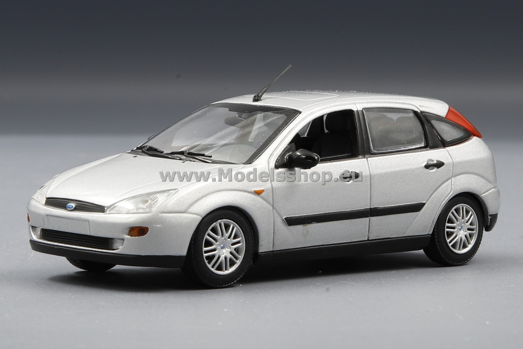 Minichamps FORD922159 Ford Focus I 1998 5d HB /silver metallic/