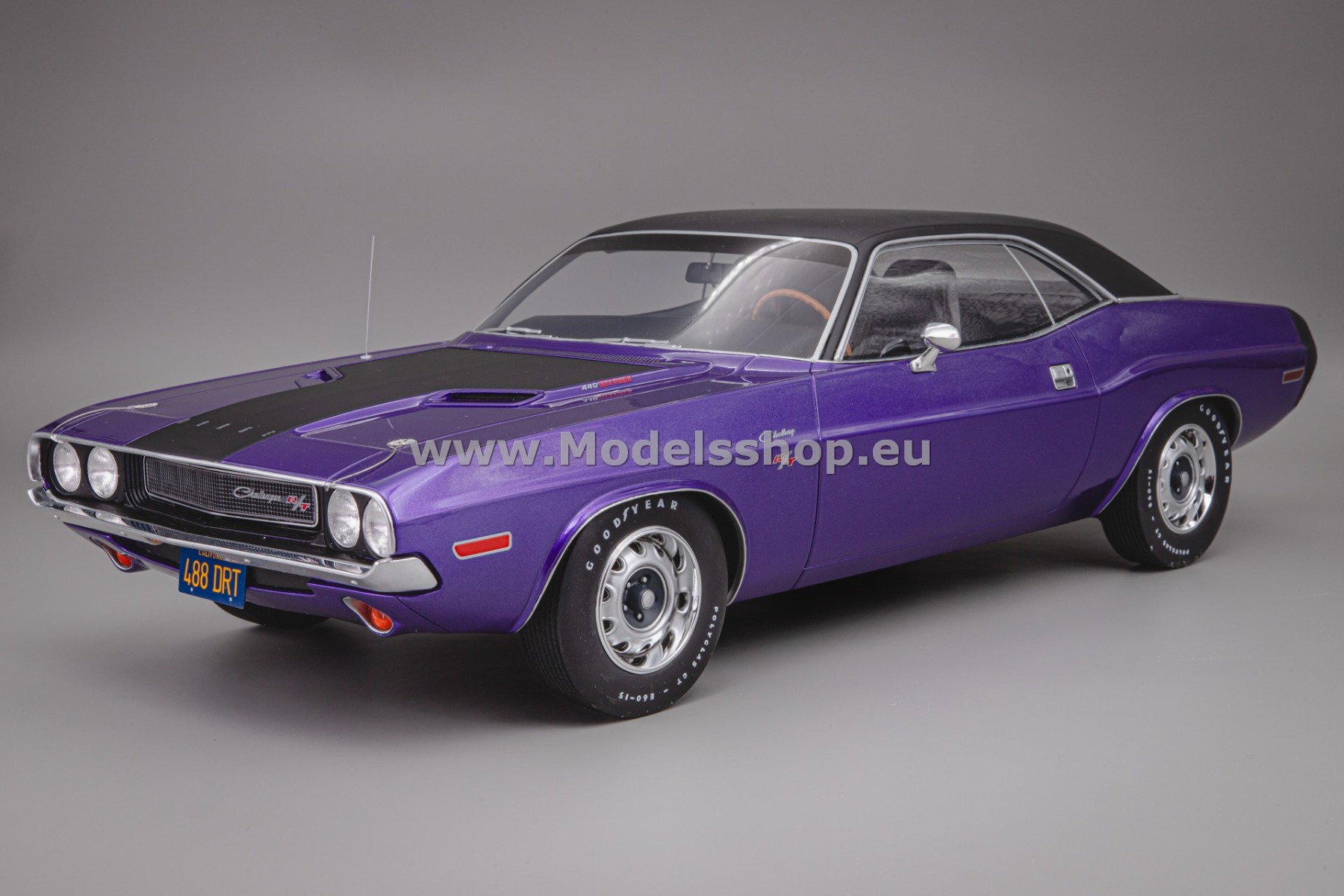 OttOmobile G083 Dodge Challenger R/T, 1970 /purple metallic - Plum Crazy/