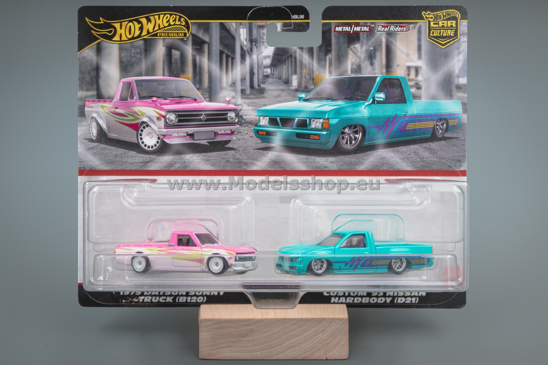 Custom '93 Nissan Hardbody (D21) & 1975 Datsun Sunny Truck (B120) 2-pack Hot Wheels Premium