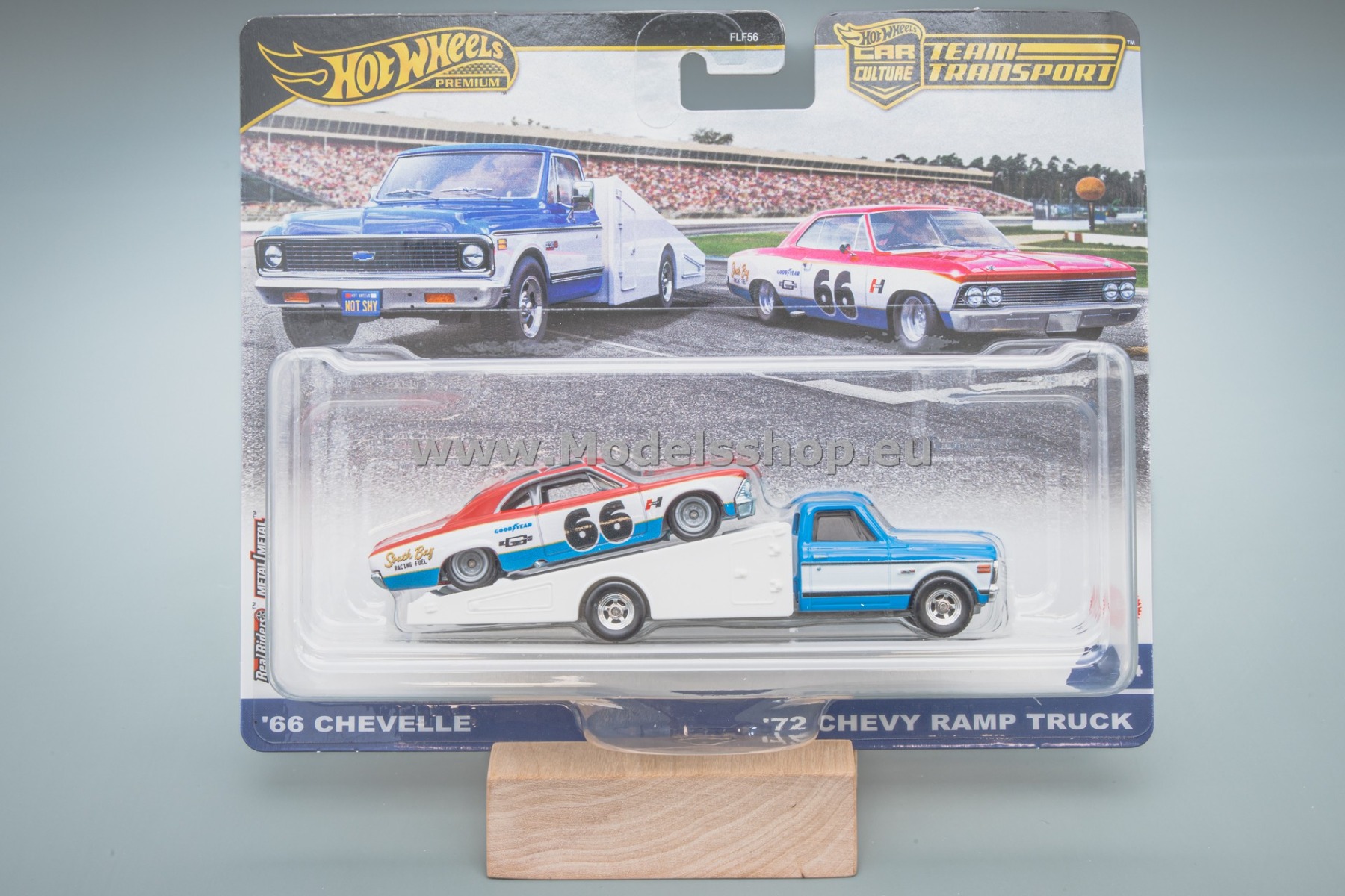 1972 Chevy Ramp Truck & 1966 Chevelle #64 Hot Wheels Team Transport