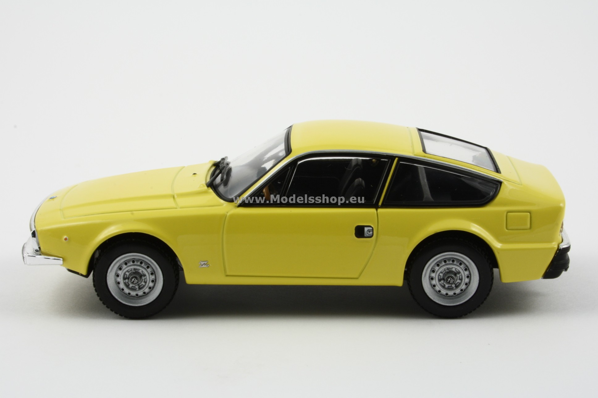 アルファロメオ　ALFA ROMEO Z 1300 1970 1/43 マキシチャンプス 1/43 アルファロメオ GTA 1300 ジュニア 1968 シルバー