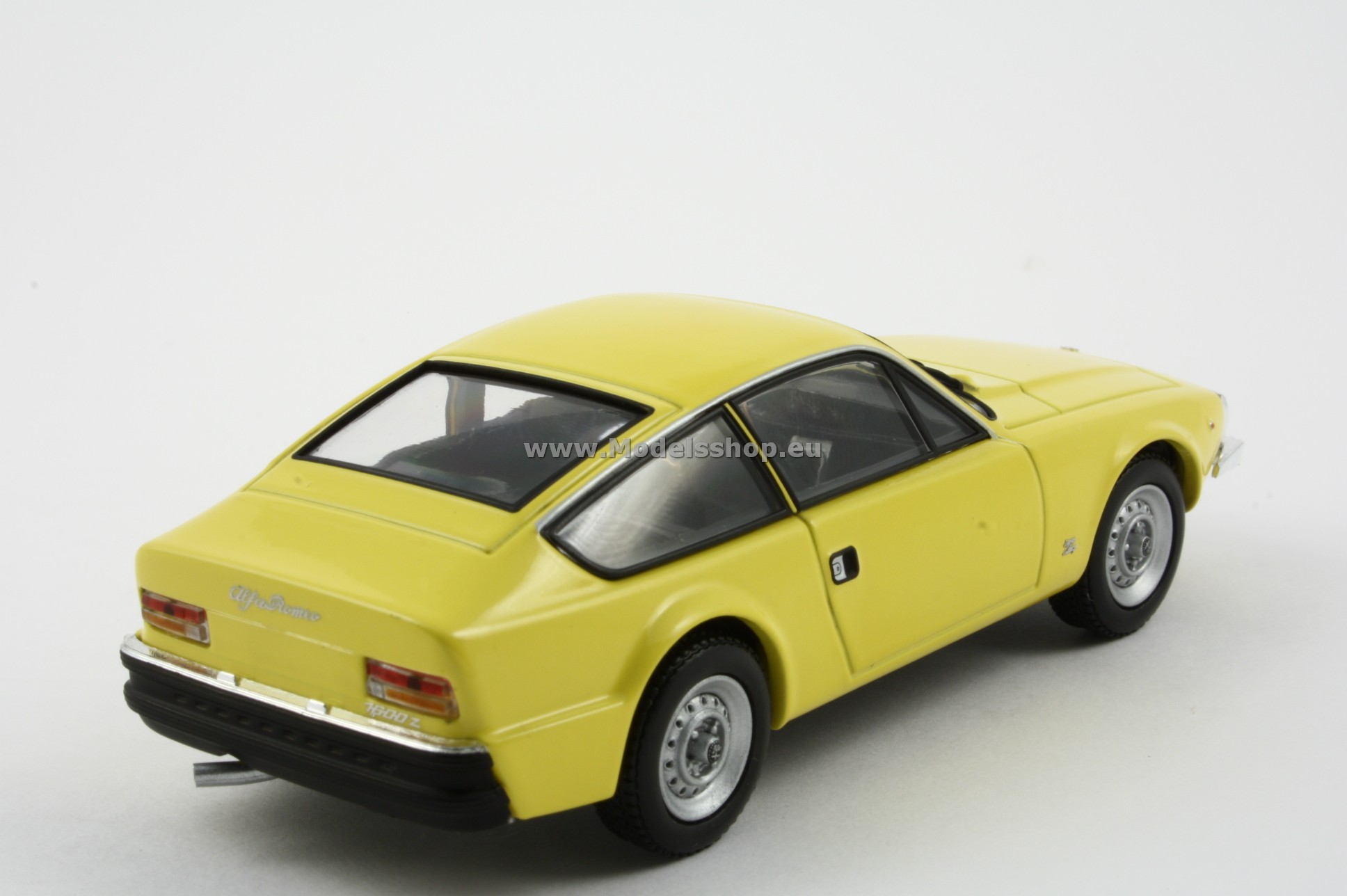 Minichamps 436120720 ALFA ROMEO 1600 JUNIOR Z - 1972 - YELLOW