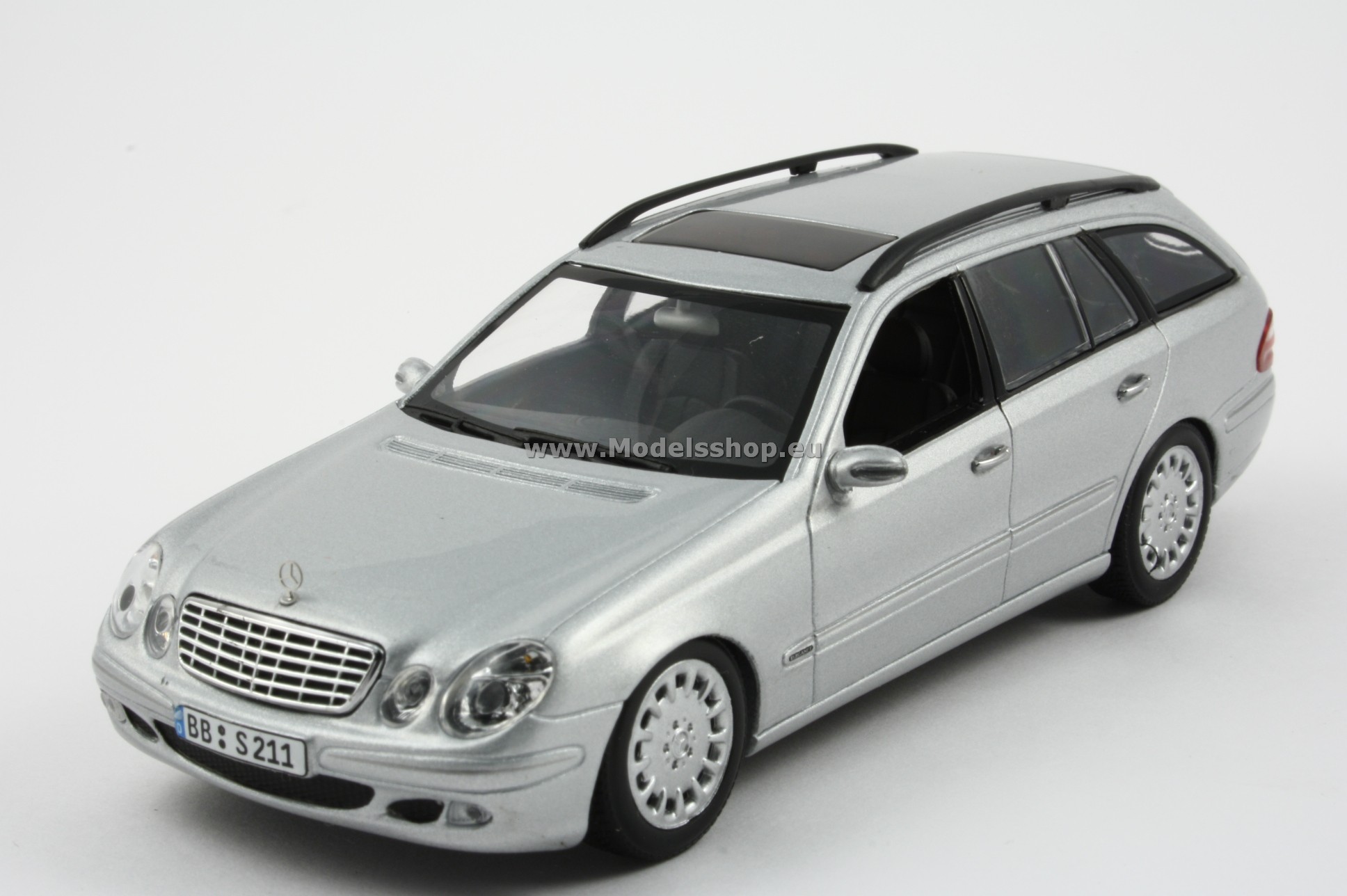1/43 Mercedes Benz E Class T Model 2003 Blue Metallic W211