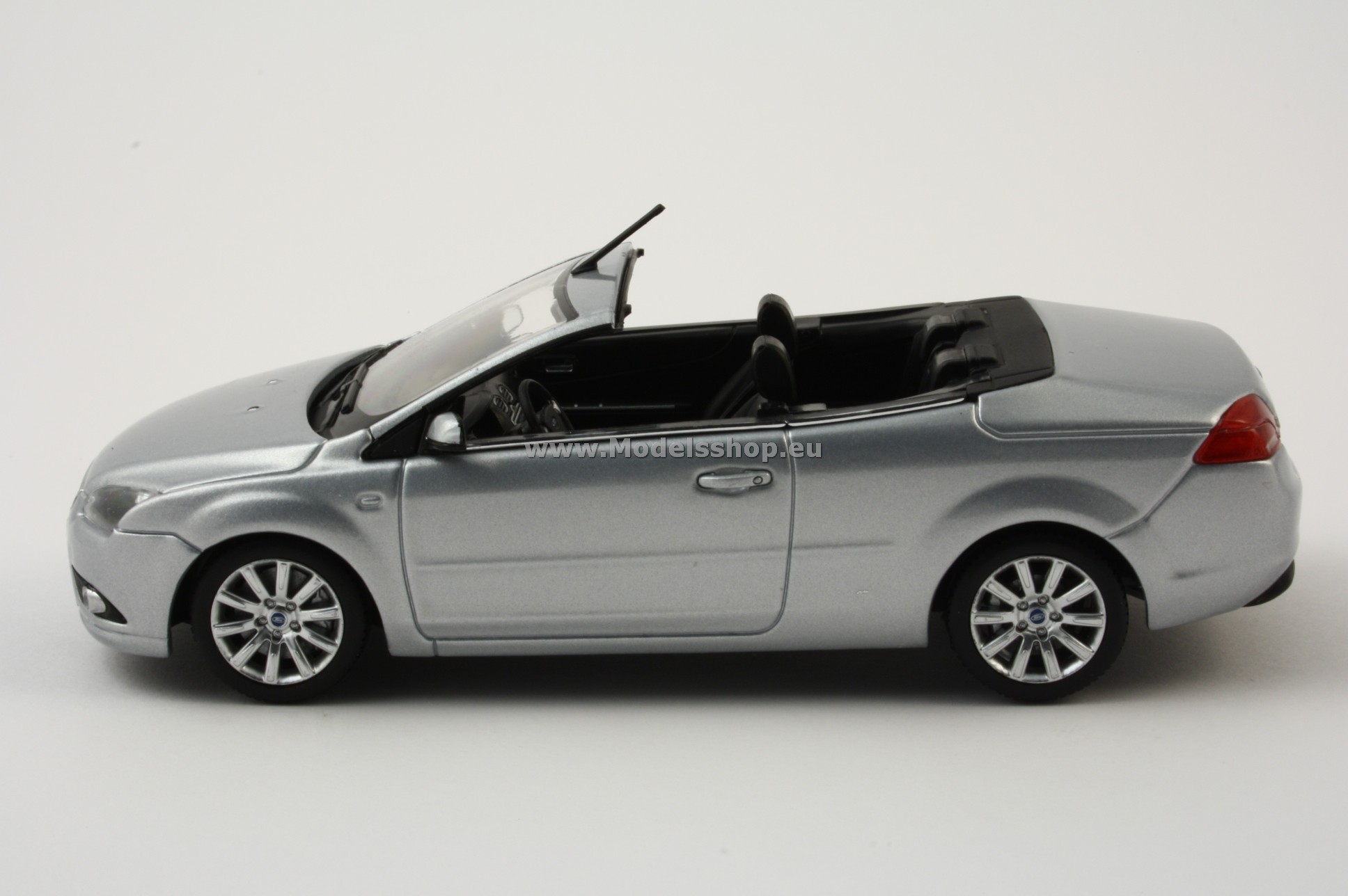 Minichamps 400084031 FORD FOCUS COUPE-CABRIOLET - 2008 - SILVER
