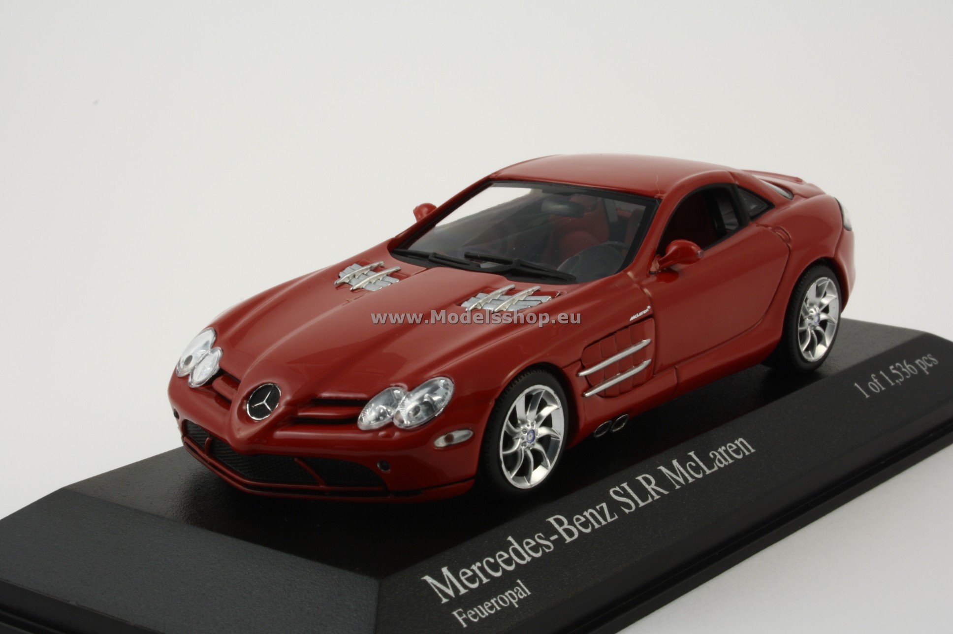 Minichamps 400033024 MERCEDES-BENZ SLR MCLAREN - 2003 - RED