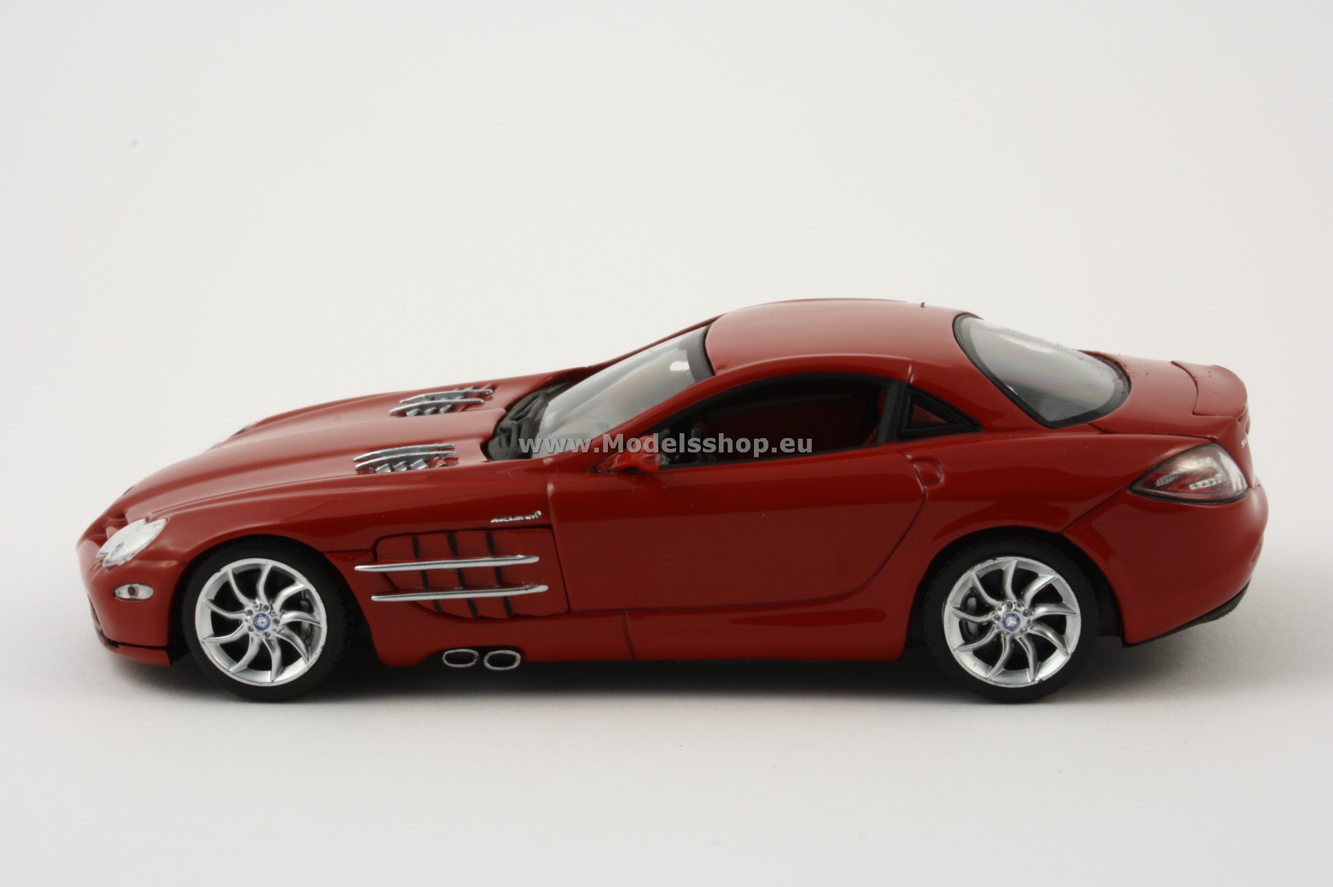 Minichamps 400033024 MERCEDES-BENZ SLR MCLAREN - 2003 - RED