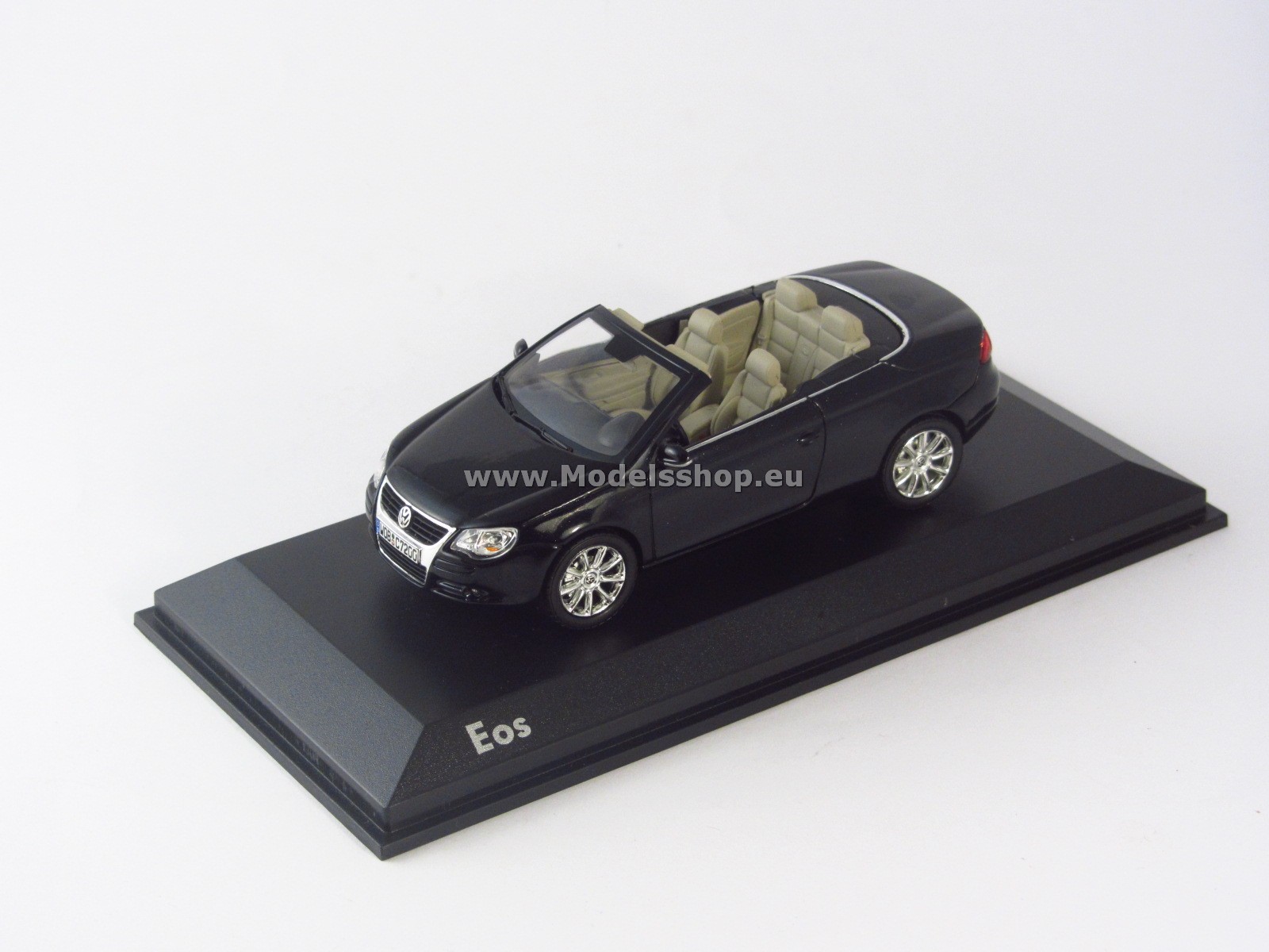 Volkswagen EOS 2006 with detachable roof /Deep Black Pearl Effect/