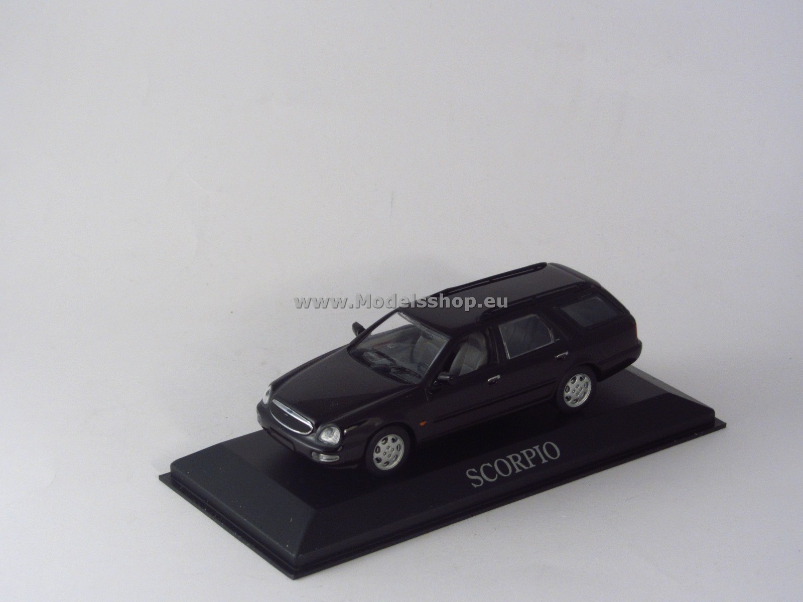 Minichamps FORD522120A Ford Scorpio 1995 Turnier /aubergine metallic/