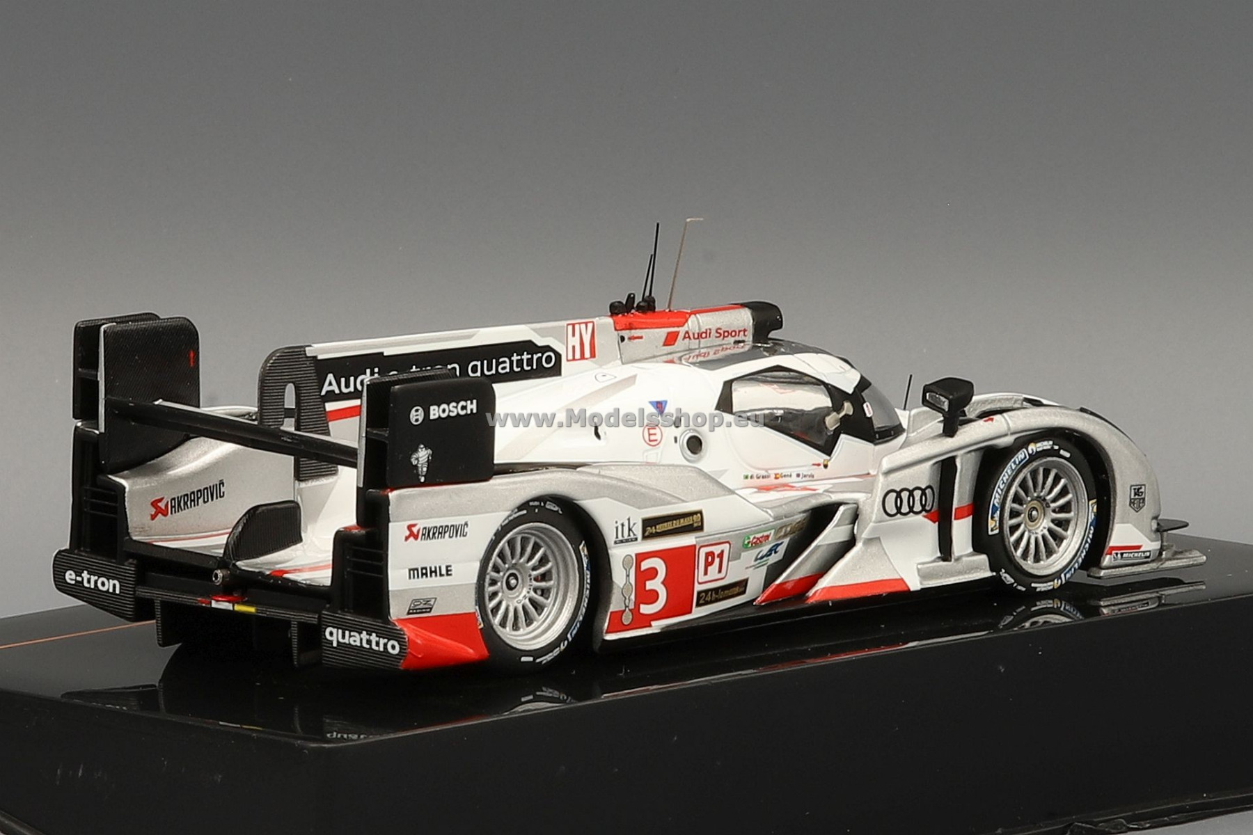 Audi R18 e-tron quattro, No.3, 24h Le Mans 2013 L.Di Grassi Audi R18 e-tron quattro, No.3, 24h Le Mans 2013 L.Di Grassi
