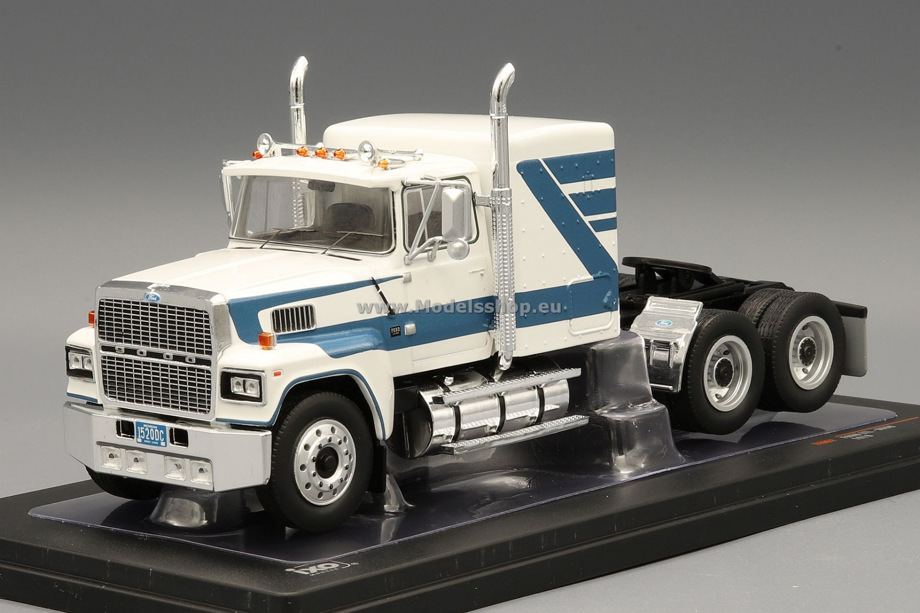 Ford LTL-9000 tractor truck, 1978 /white - blue/