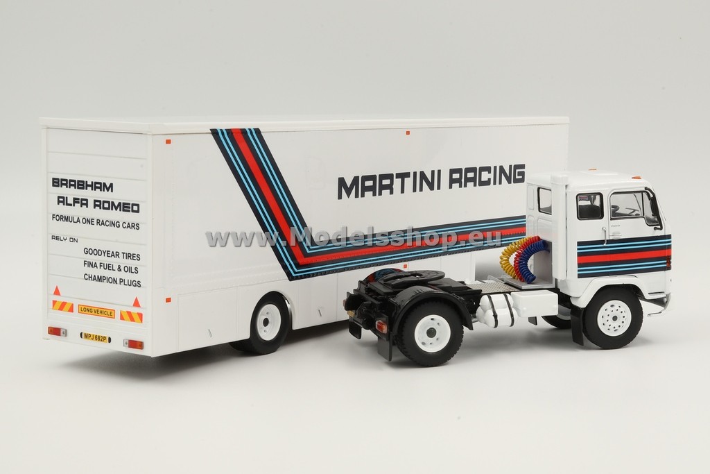 IXO TTR018 Volvo F88 tracktor truck with semitrailer
