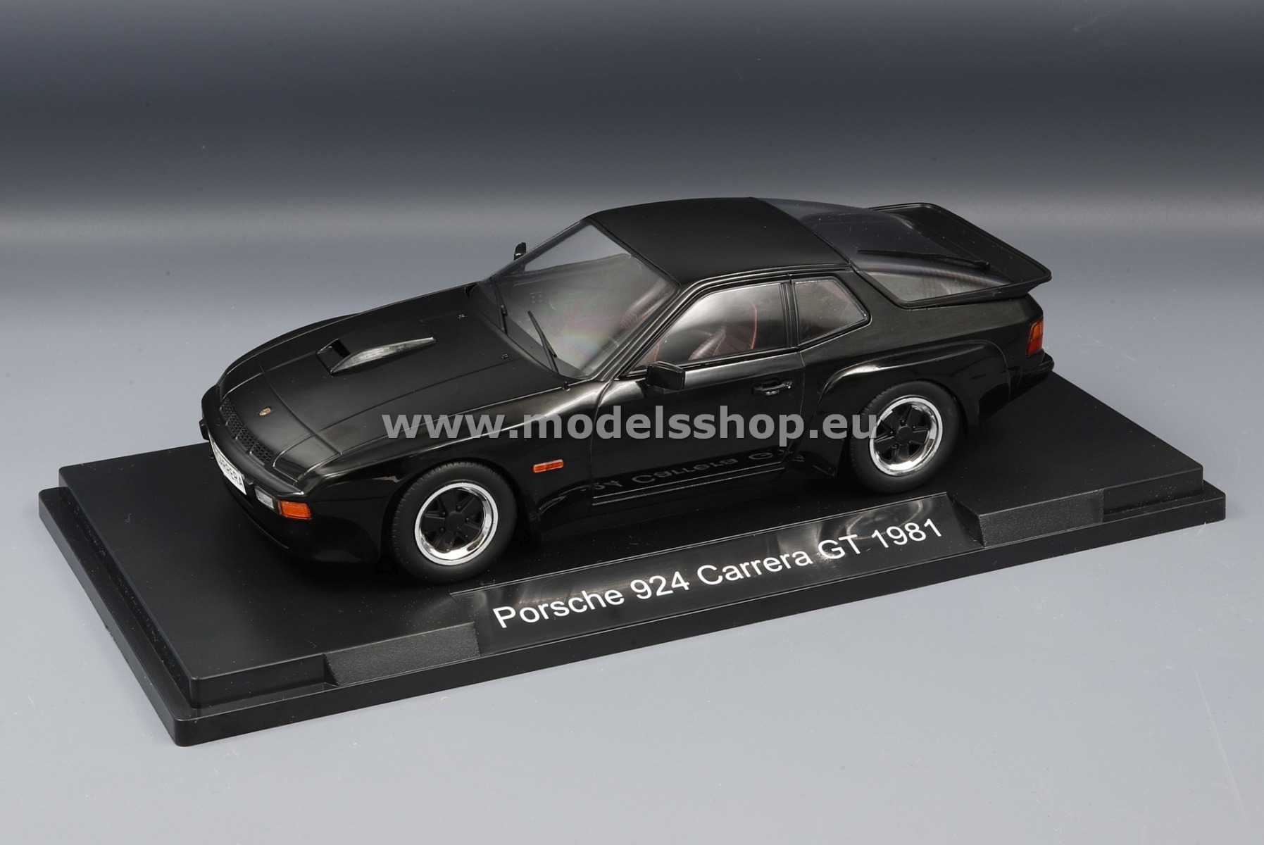 【国内正規総代理店アイテム】 Carrera 924 Porsche 18198 MCG GT, /black/ 1981 ミニカー