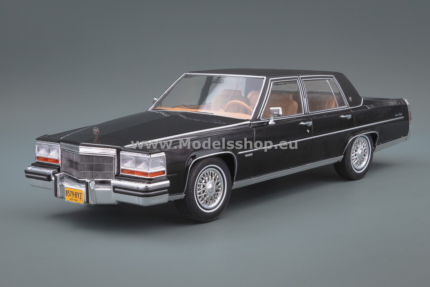 MCG18250 Cadillac Fleetwood Brougham, 1982 /black/