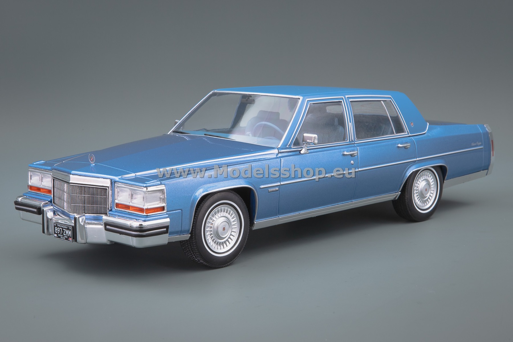MCG18252 Cadillac Fleetwood Brougham, 1982 /light blue/
