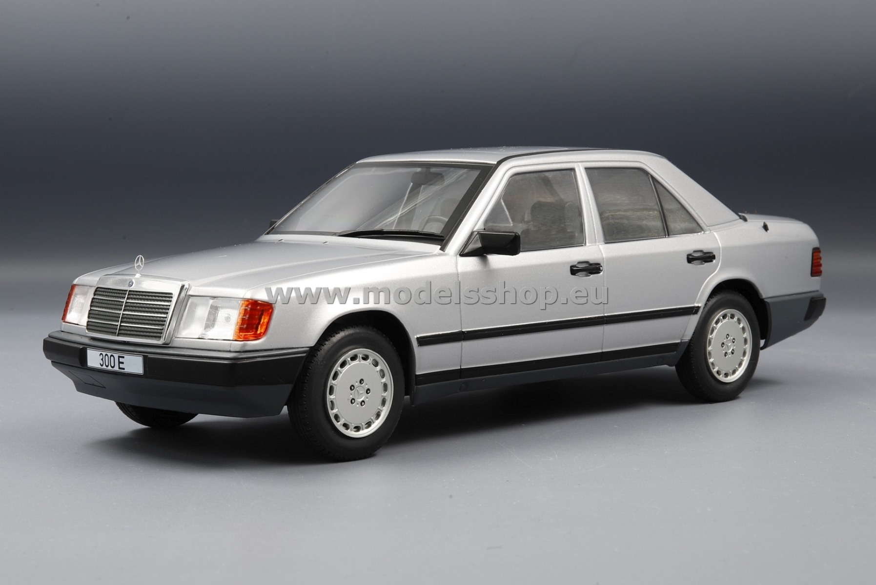 MCG 18285 Mercedes-Benz 300E (W124), 1984 /silver/