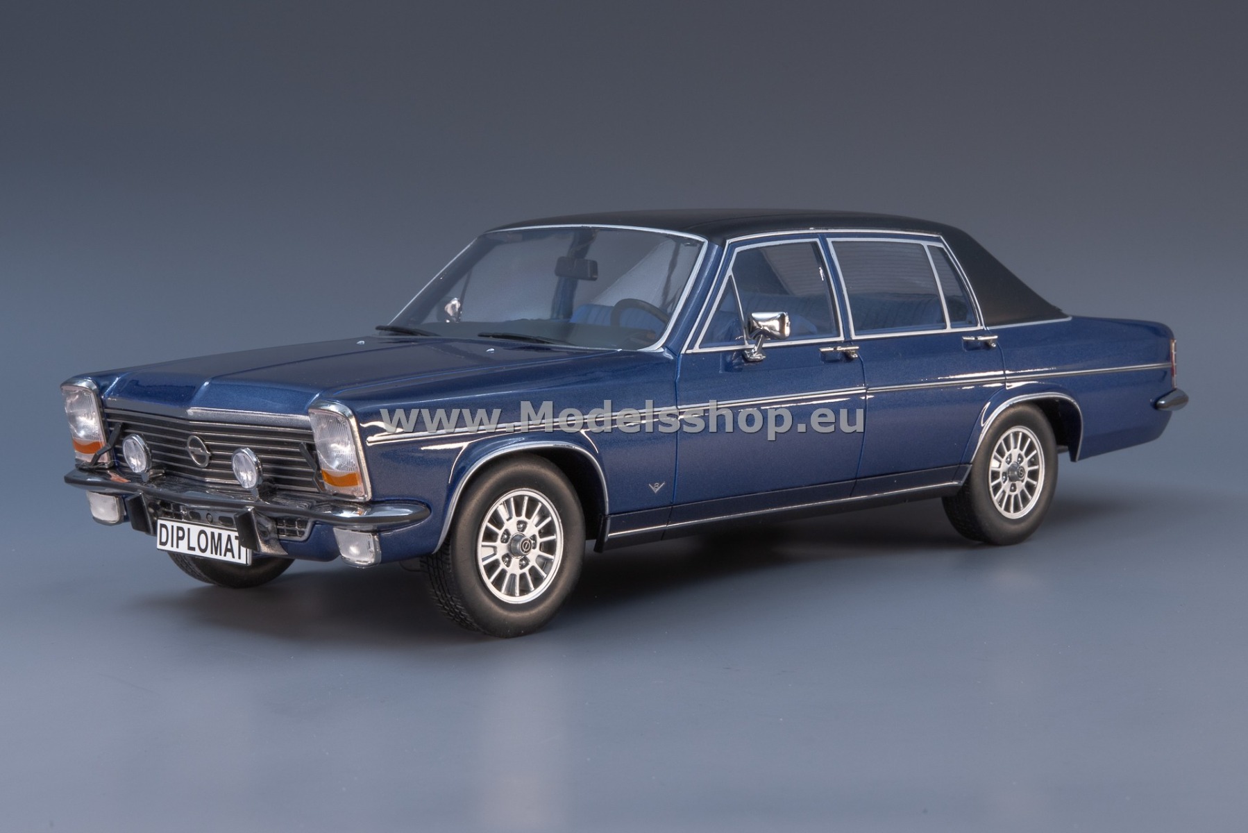 MCG 18336 Opel Diplomat B, 1972 /dark blue metallic - matt-black/