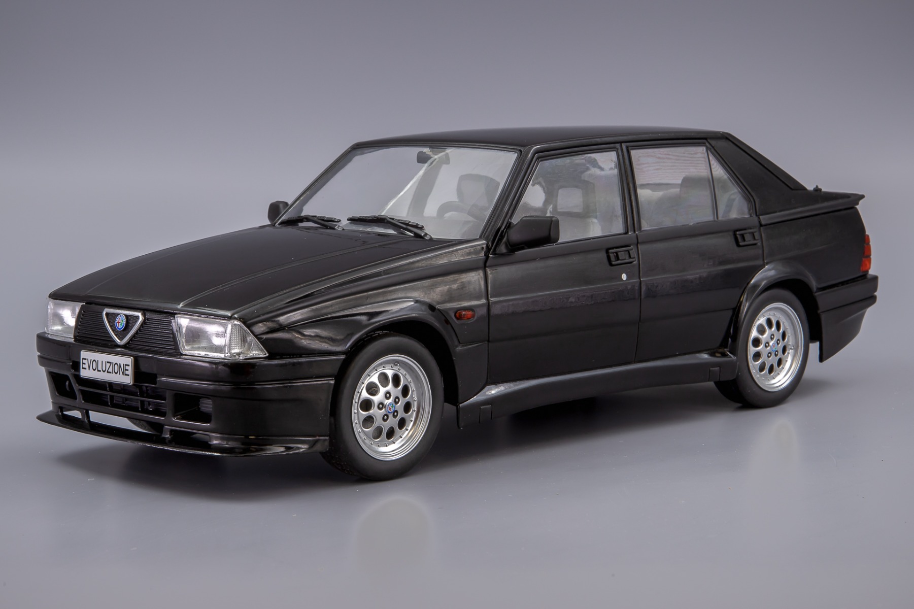 MCG18429 Alfa Romeo 75 Turbo Evoluzione, 1987 /black/
