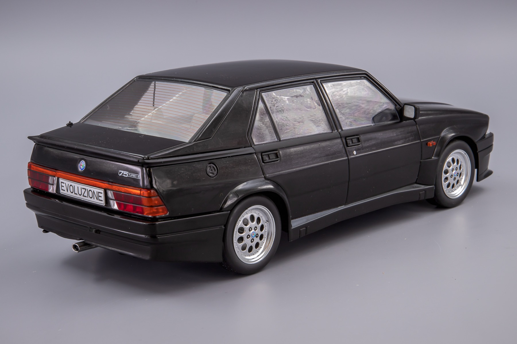 MCG18429 Alfa Romeo 75 Turbo Evoluzione, 1987 /black/