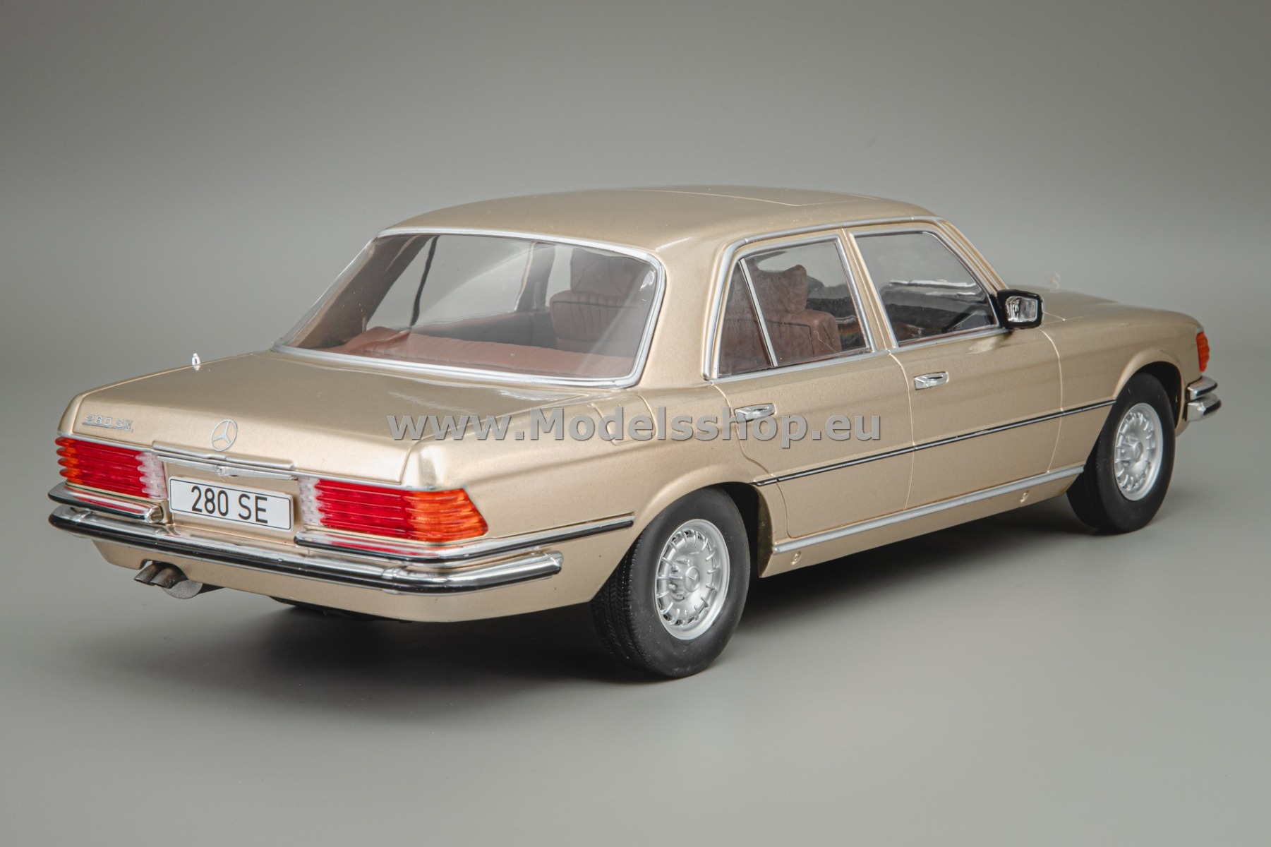 MCG18550 Mercedes-Benz S-Klasse (W116), 1972 /beige metallic/
