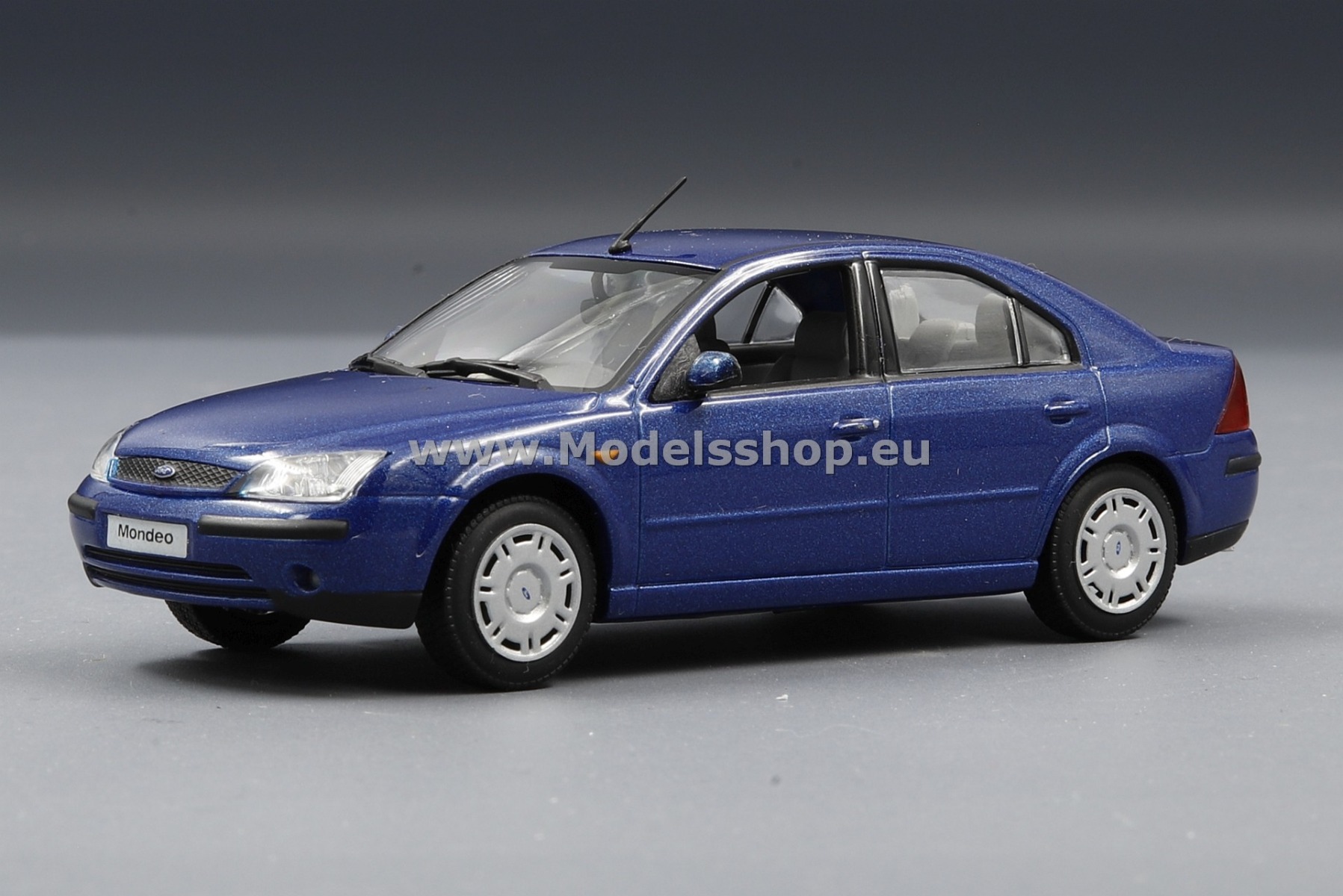 Minichamps 433080004 Ford Mondeo 2001 sedan /blue metallic/