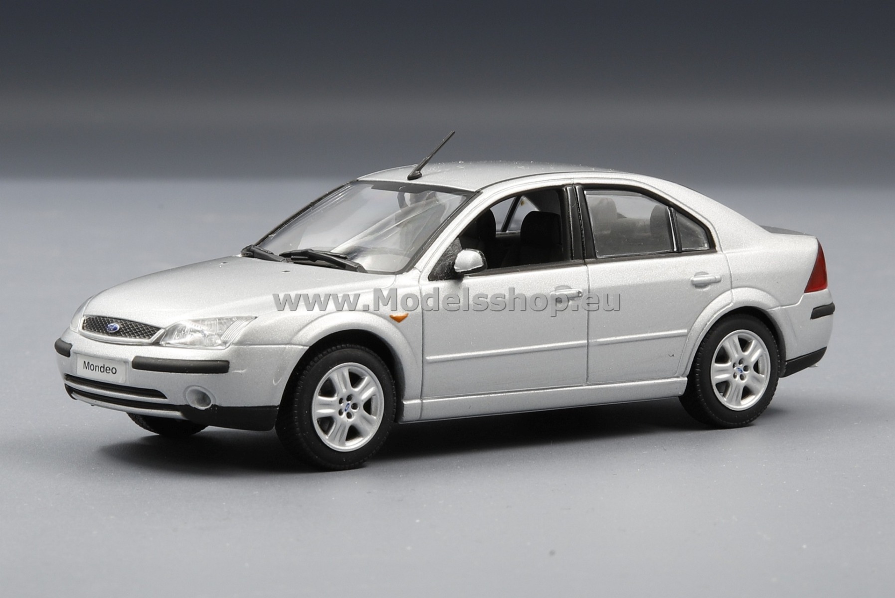Minichamps FORD2022198A Ford Mondeo 2001 sedan /silver metallic/